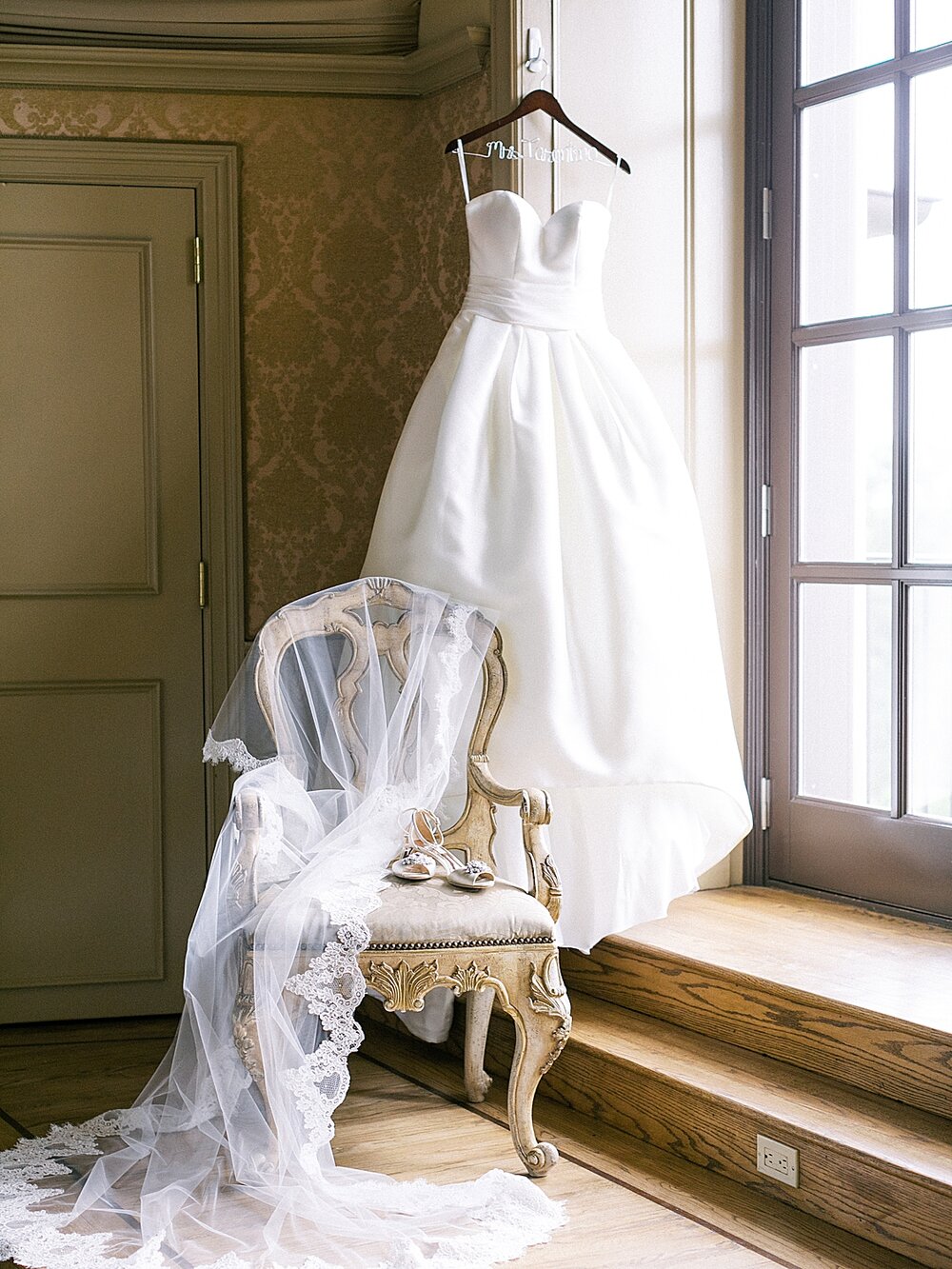 bride's details at Oheka Castle | Tri-State Area Wedding Venues photographed by NY wedding photographer Asher Gardner Photography