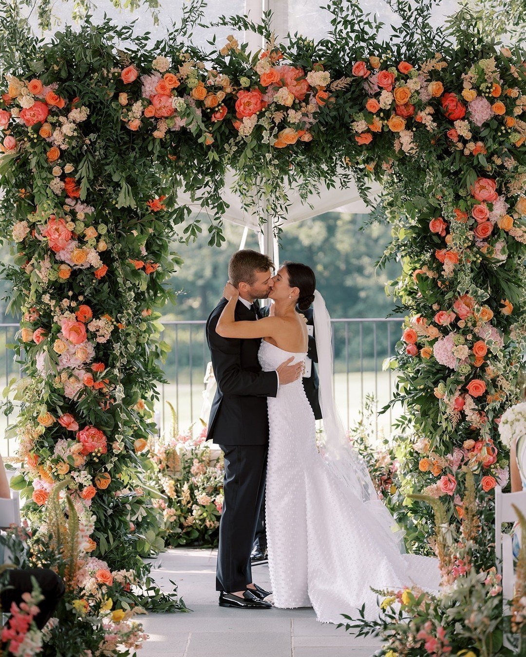 Spring sophistication. I love a colorful floral palette paired with a traditional setting ✨

Venue @thecountryclubofnewcanaan⁠
Planner @whitneyeventsny⁠
Beauty @elitebridalbeauty⁠
Music / Band / Entertainment @starlightmusicnyc⁠
Videography @kisstheb