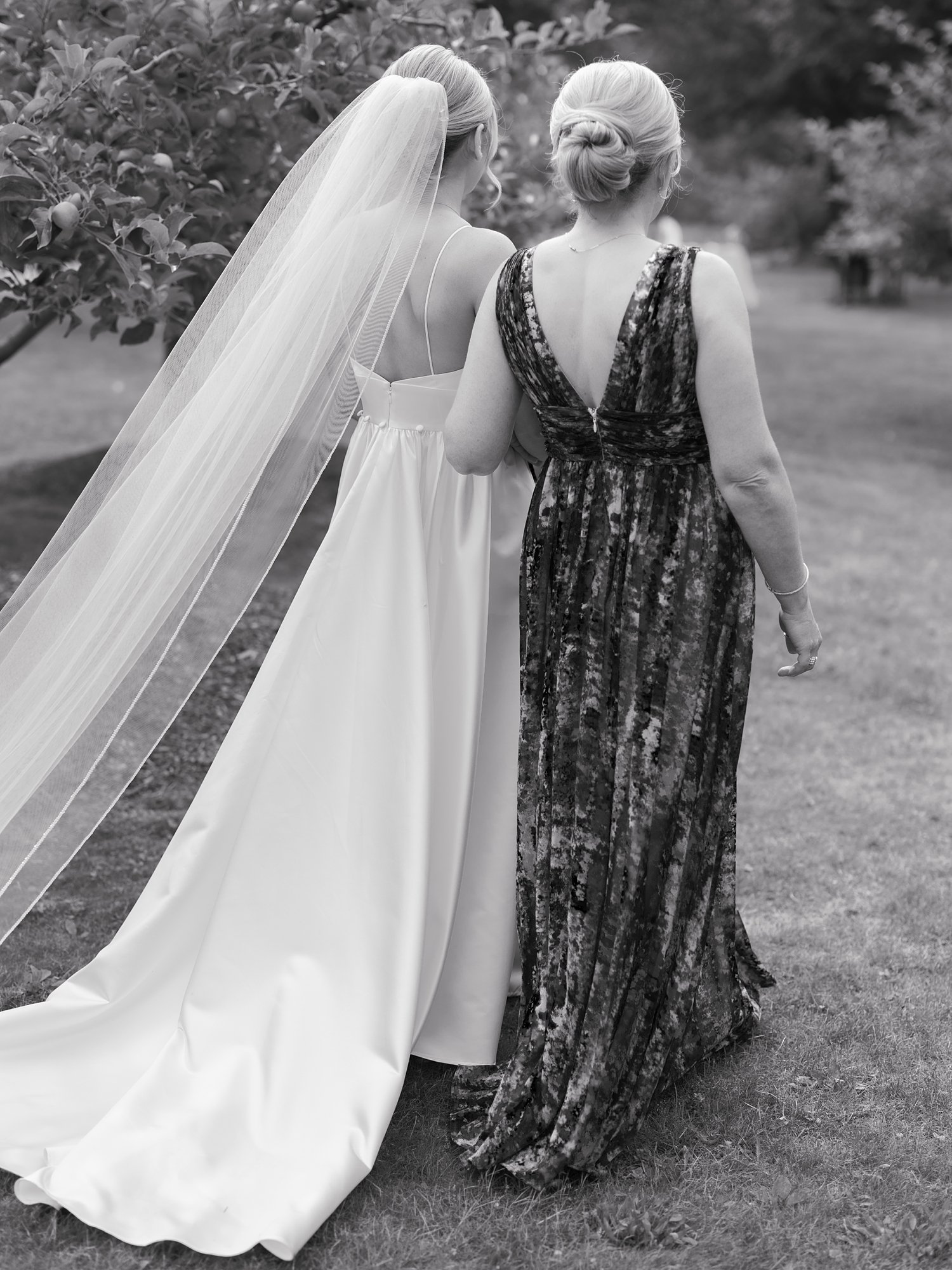 mother walks bride to ceremony at the Buttermilk Inn &amp; Spa