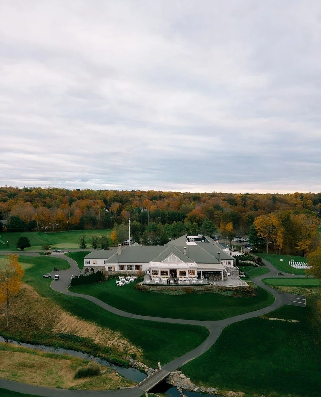 A destination wedding doesn't have to be a tropical locale- in fact, for many couples, their destination is purely sentimental and they gladly travel back to visit and celebrate for their wedding. ⁠
⁠
L + G's wedding day was hosted on their five-year