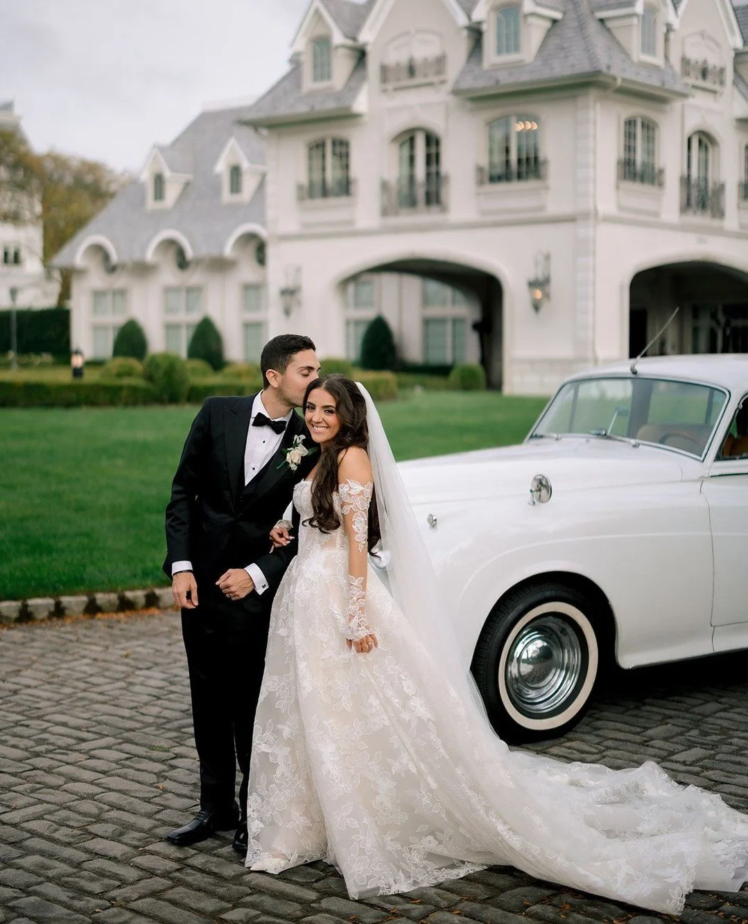 I love weddings at Park Chateau⁠! The estate and grounds make you feel like you're a world away from it all... which is exactly what many of my couples want for their celebration. ⁠
⁠
Venue @parkchateau⁠
Planner @theweddingplanandcompany @theweddingp