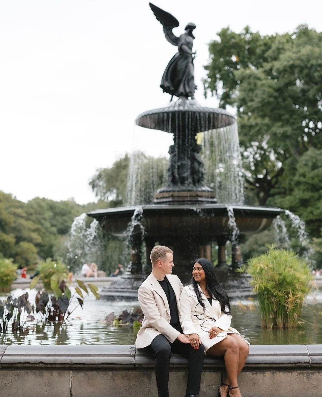 If Central Park is your vibe&hellip; 
⁠
#nycengagementsession #nycengagement #fineartweddingphotographynyc #editorialengagementphotography