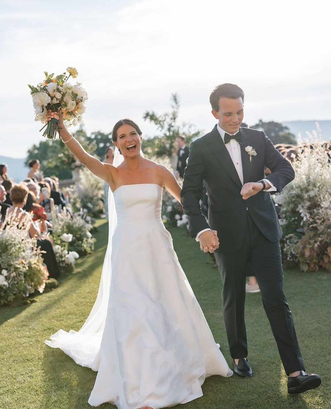 Magical, elegant, timeless and romantic. This wedding checked all the boxes. I'm especially obsessed with the drone view of the outdoor ceremony at Sleepy Hollow Country Club. ⁠
⁠
Venue @sleepyhollowcountryclub⁠
Planner/Event Designer @rufflesandtwee