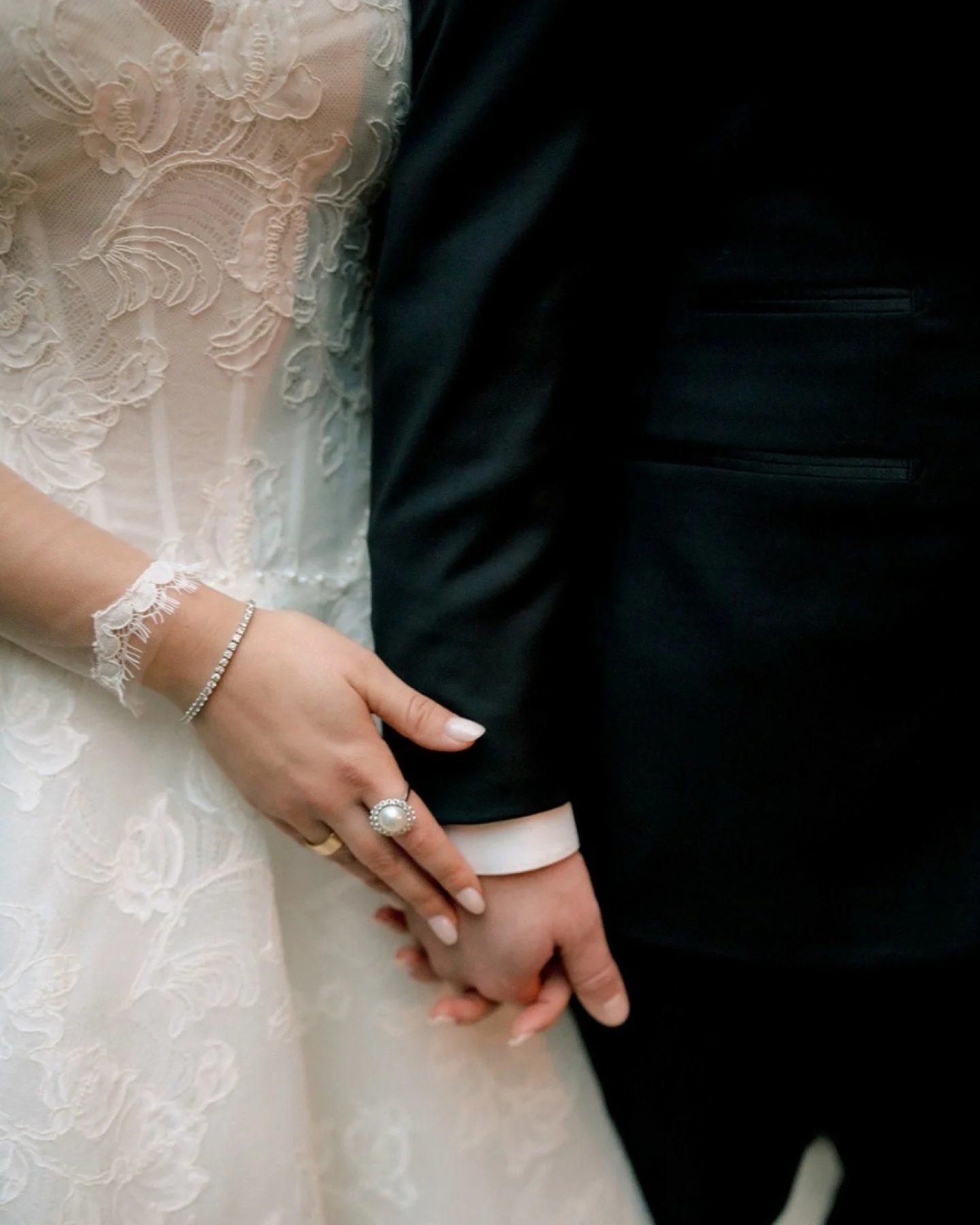 Kat &amp; Manny&rsquo;s wedding inside this Manhattan museum was pure magic, cathedral ceilings, stunning floral installations, and NYC chic energy.

Vendors: 
Gotham Hall 
Venue @gothamhallny
Planner @eventfuldays
Florist @pedestalsfloraldecorators
