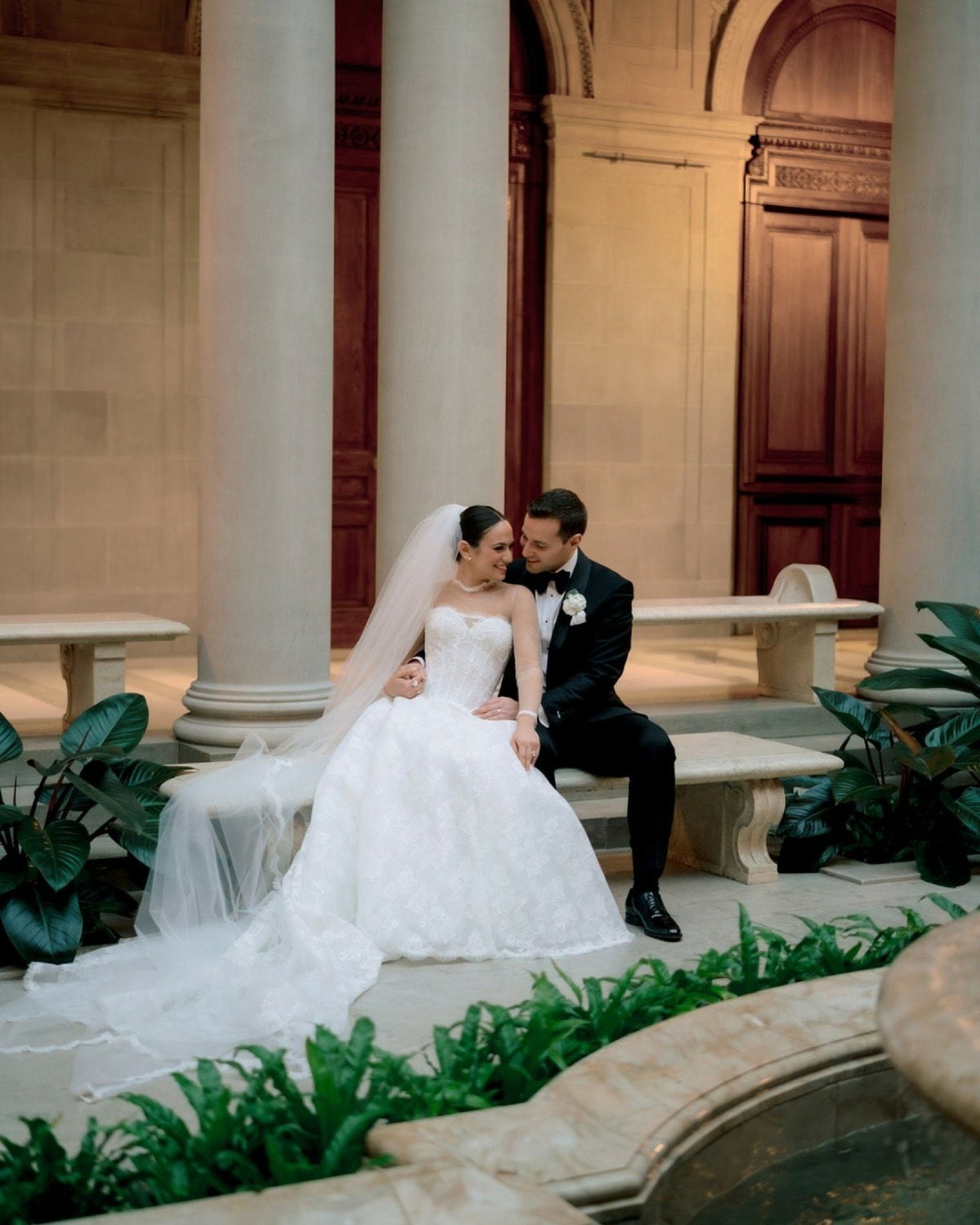 Gotham Hall brought the energy, big ceilings, full dance floor, and a room that felt alive the entire night.

Then we stepped into The Frick Collection for portraits, and it was the total opposite in the best way: quiet, historic, and unreal to photo