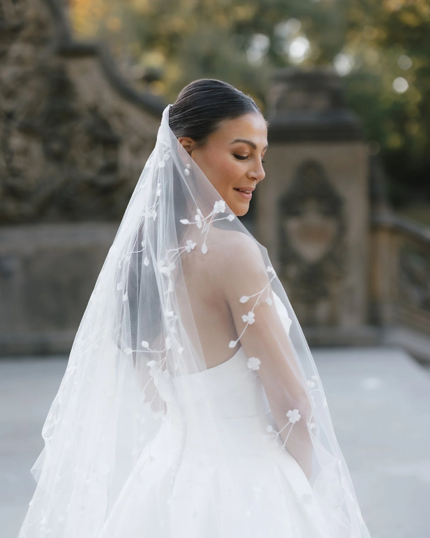 A classic New York wedding day that felt timeless in every way 🤍

From St. Vincent Ferrer Church to the New York Athletic Club and portraits through Central Park, everything unfolded with that unmistakable NYC elegance. Black tie details, candlelit 