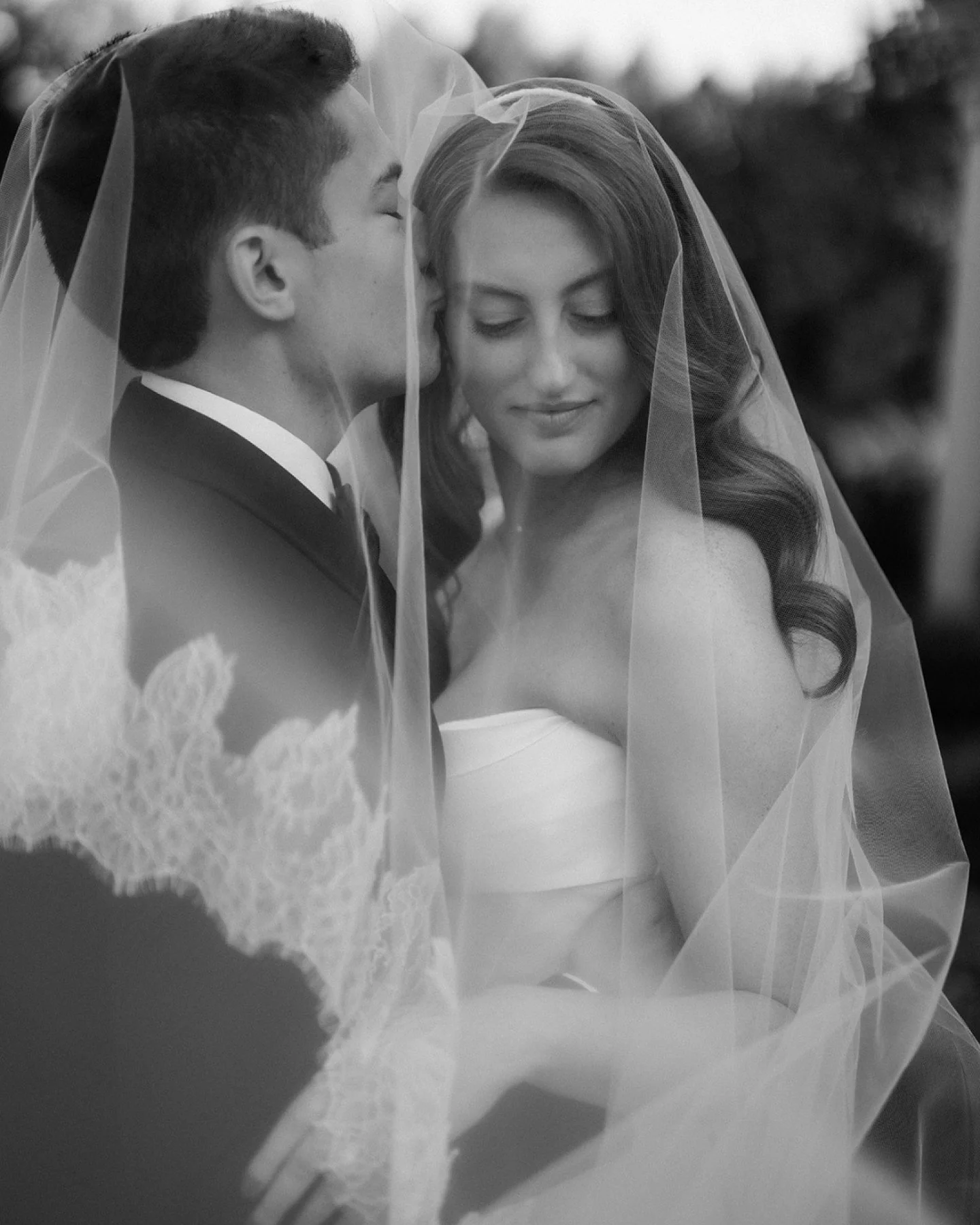Jenna &amp; Parker&rsquo;s day at Ashford Estate felt like the perfect mix of timeless and fun, with an outdoor ceremony surrounded by the most beautiful grounds 🤍

Everything unfolded with ease, from quiet in between moments to a full celebration t