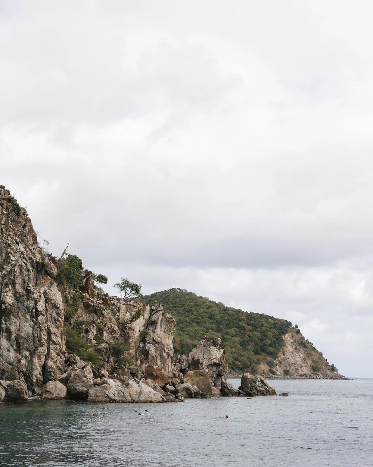 Destination wedding moments that felt like pure atmosphere, from the ocean light to the quiet in between laughter and movement. Everything unfolded with ease, like the island itself was guiding the pace of the day. ✨

Vendors: Florist @ meetingdynami