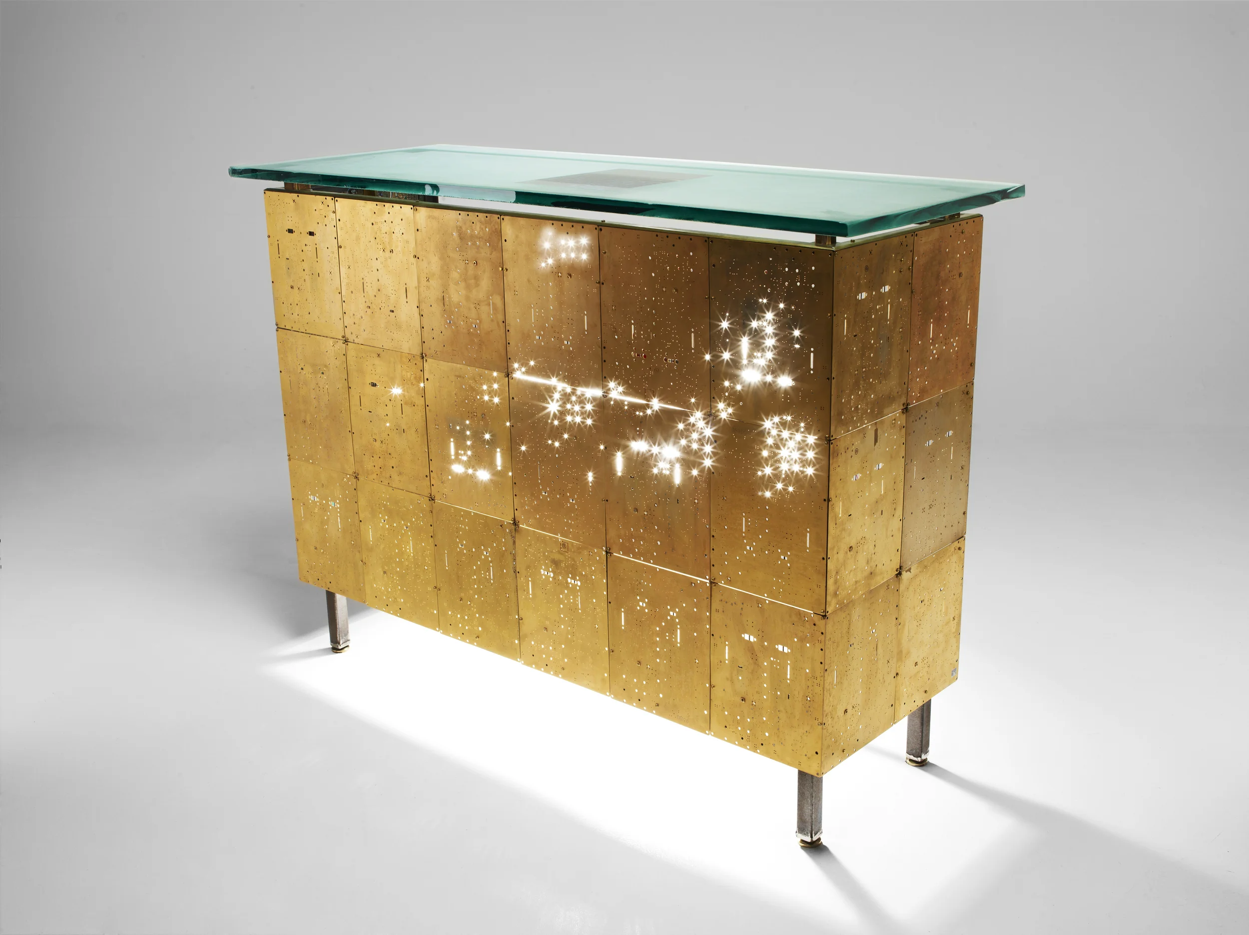 GILT COUNTER