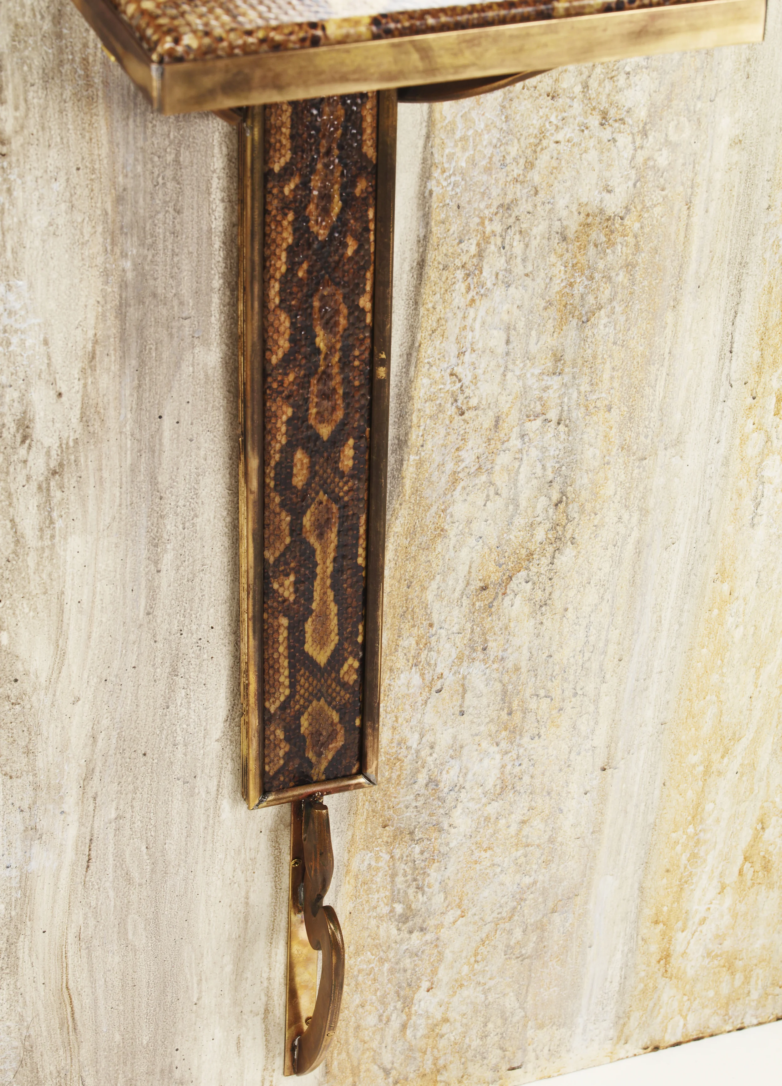 PYTHON CONSOLE TABLE WITH MIRROR