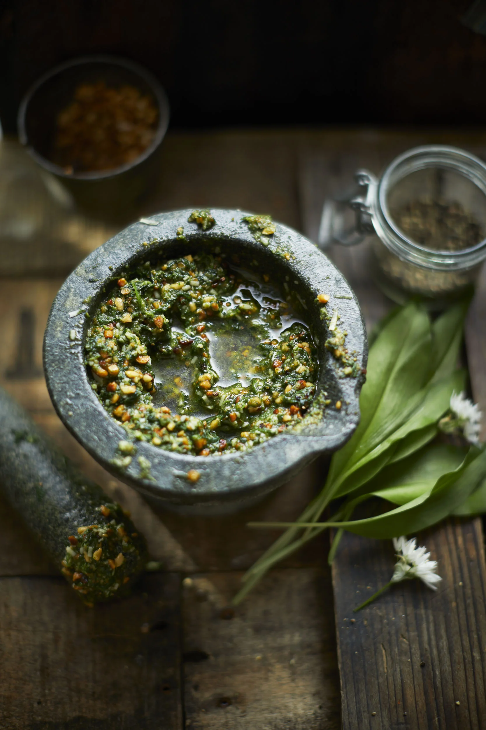 WILD GARLIC PESTO ON WOOD IN A PESTLE AND MORTAR