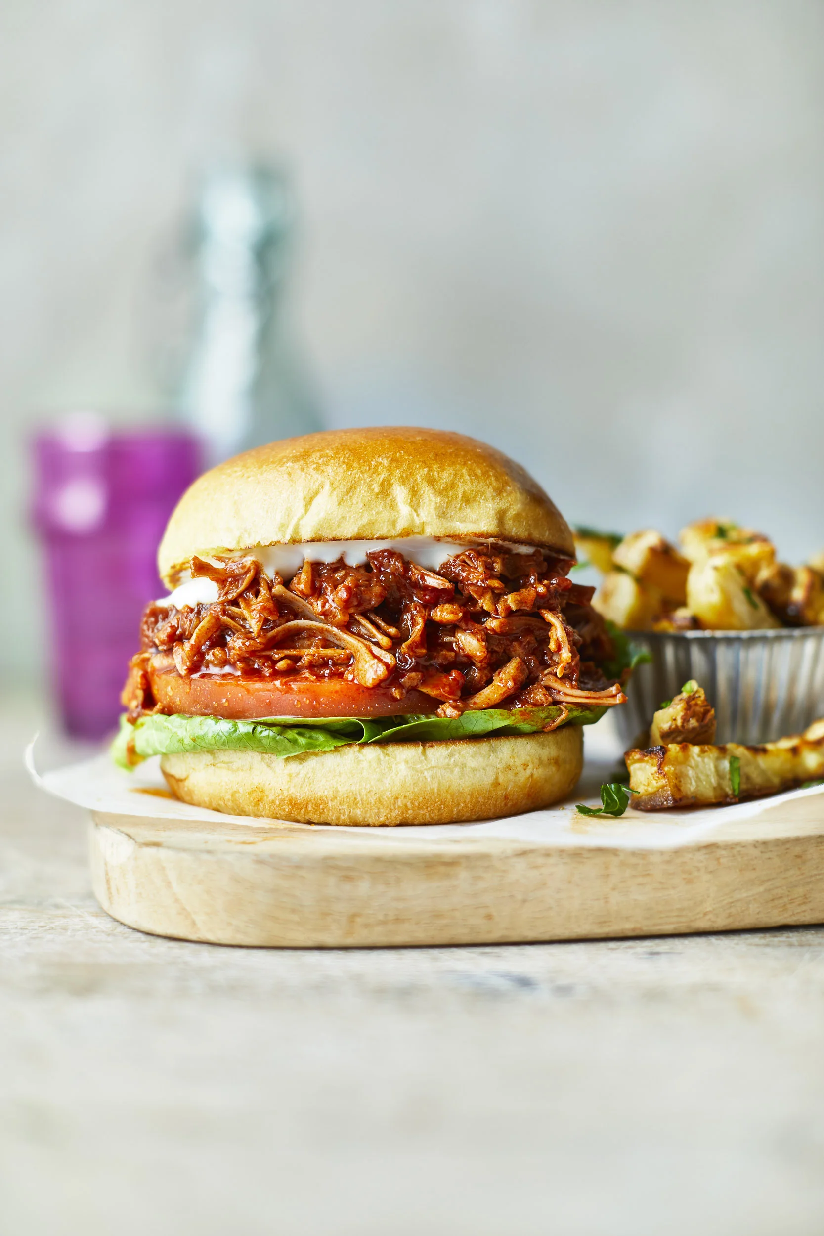 TOM_REGESTER_FOOD_PHOTOGRAPHER_190325_WEIG1073_PULLED_JACKFRUIT_BUGER_WITH_CELARIAC_FRIES_0355.jpg