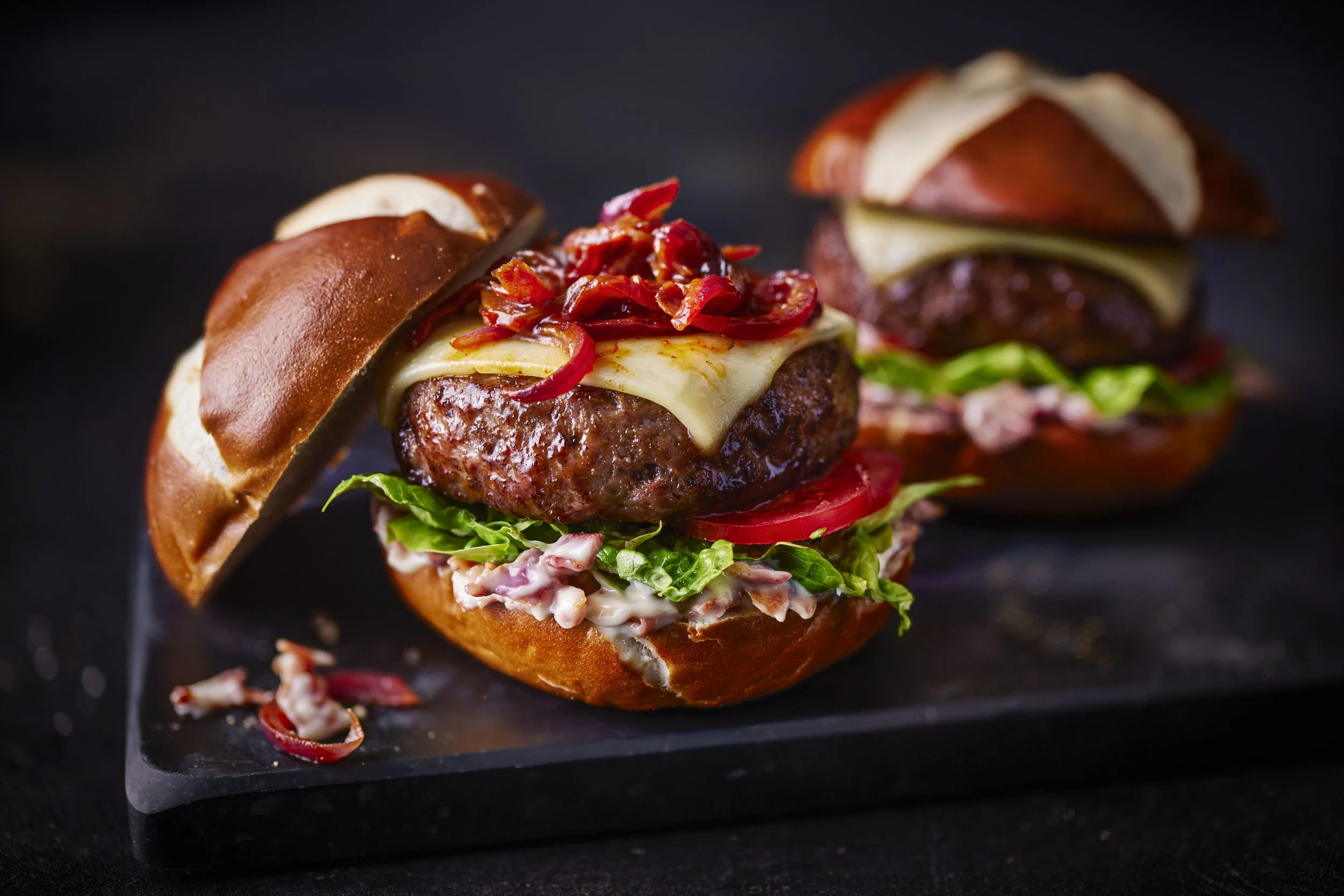 TOM REGESTER_07770600188_DARK_155915_REC_Hot honey caramelised onion and bacon-aise cheeseburger TR-2.jpg