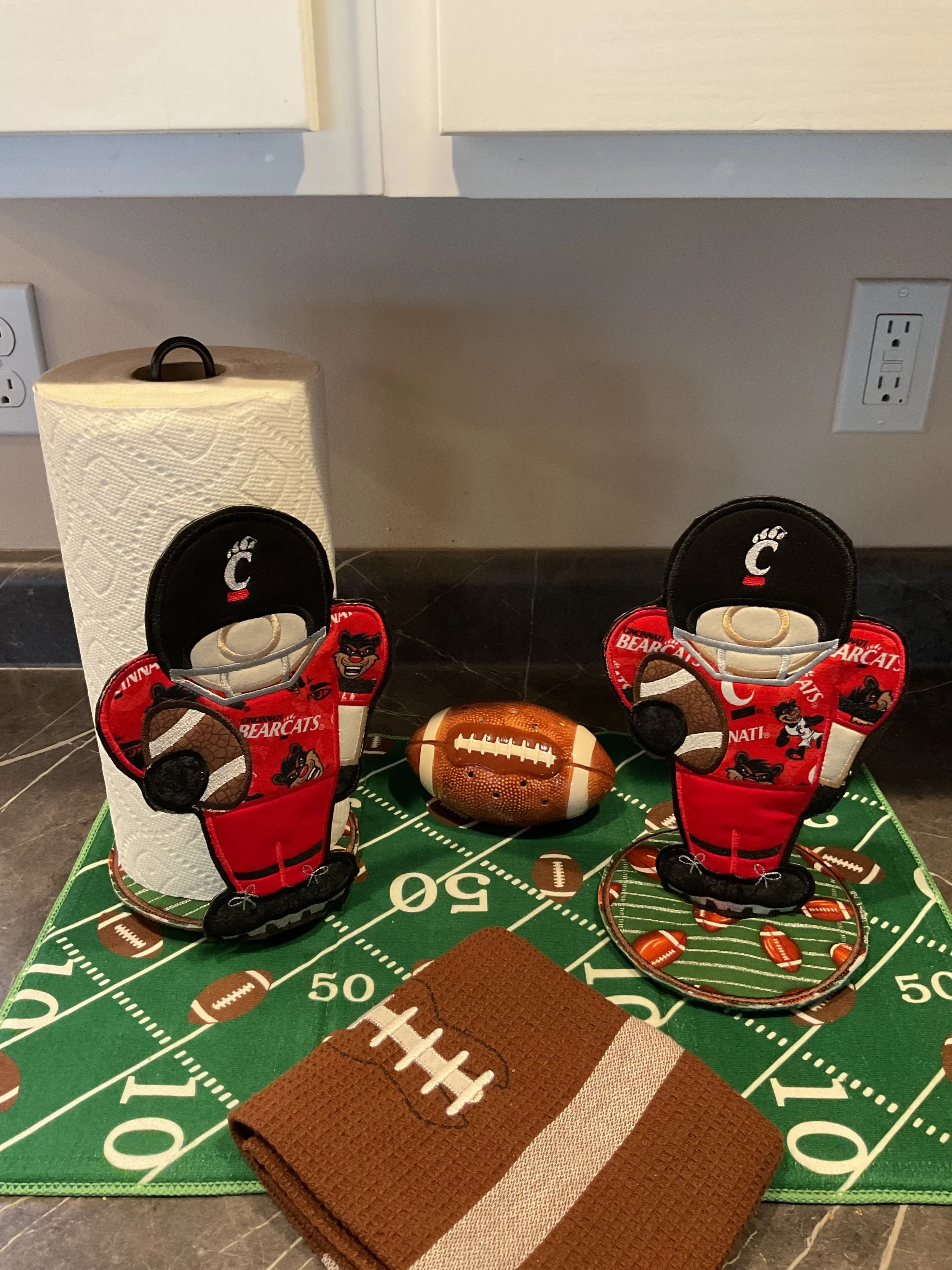 Cincinnati Bear Cats Paper Towel Cover Character