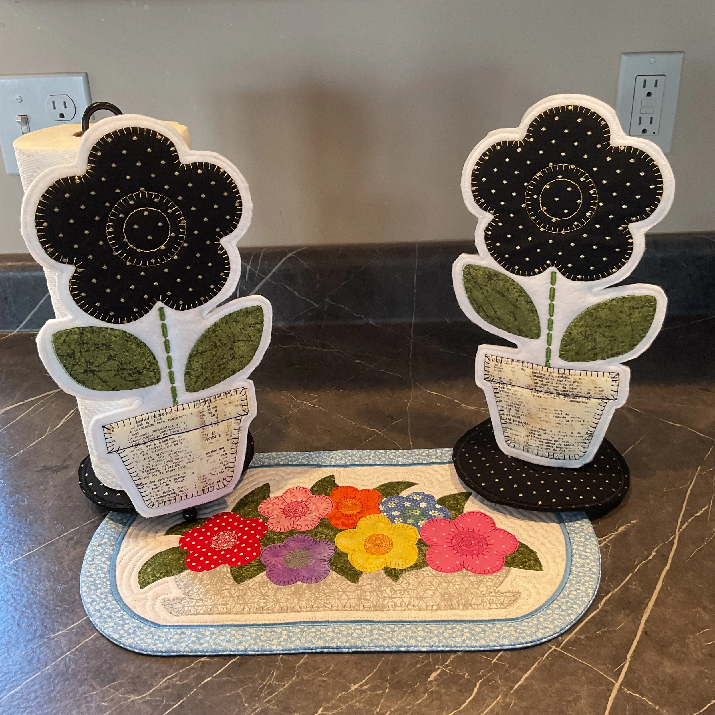 Black Gold Daisy Paper Towel Cover Character