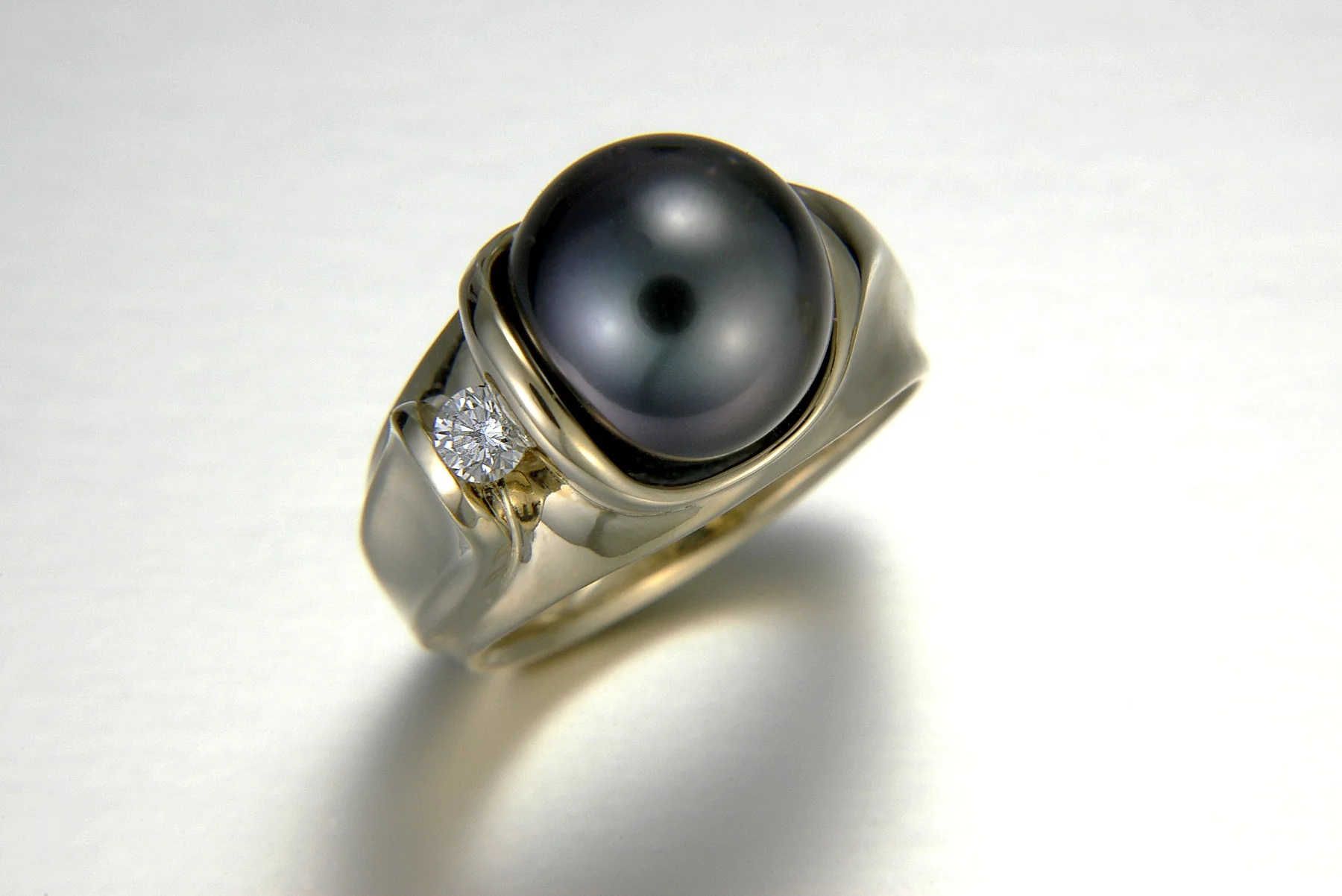 large pearlring.jpg