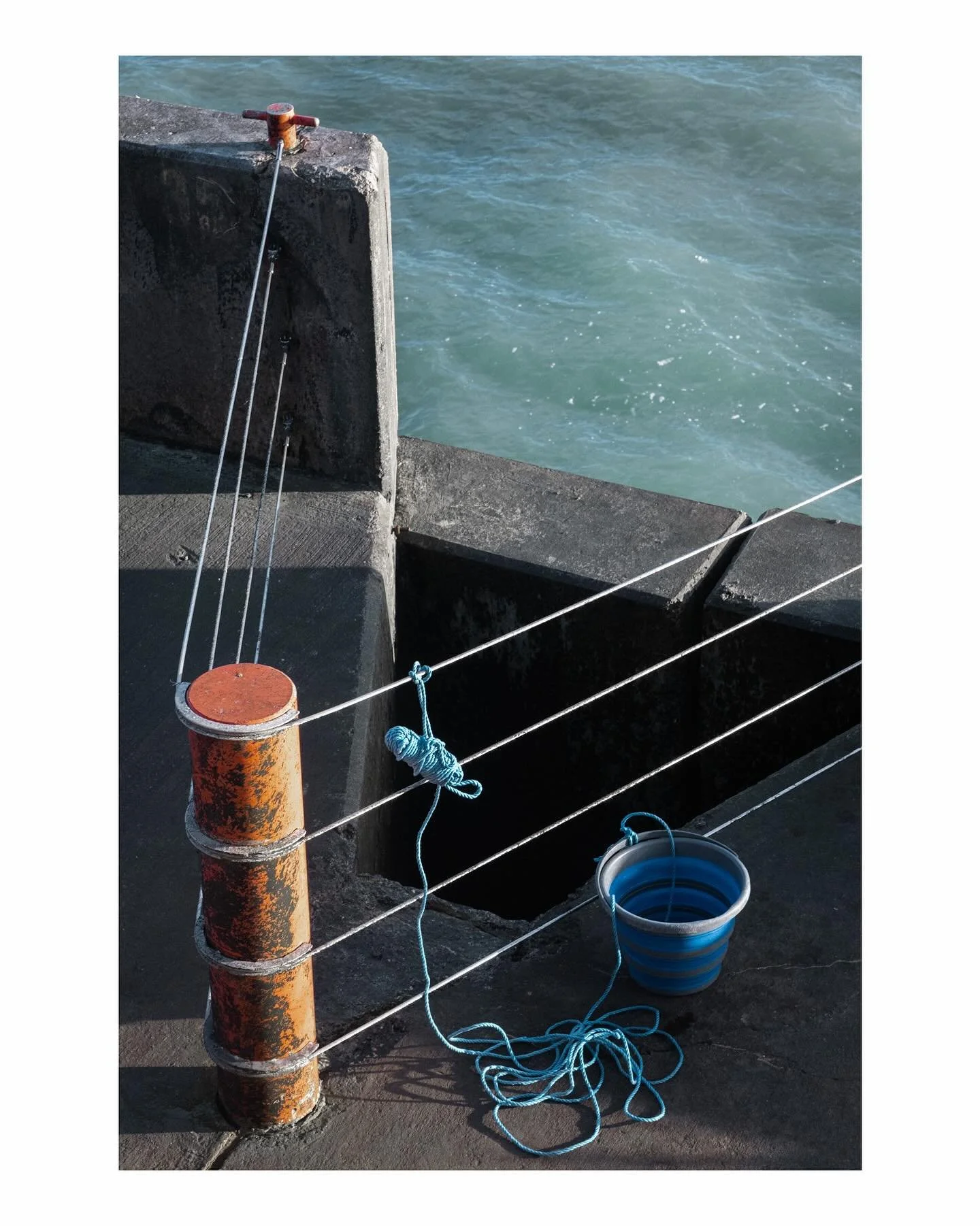 Order and Chaos - Brighton Marina 10/24 #streetphotography #fujifilm #photography #brighton #xt30 #fujifilm_xseries #colour