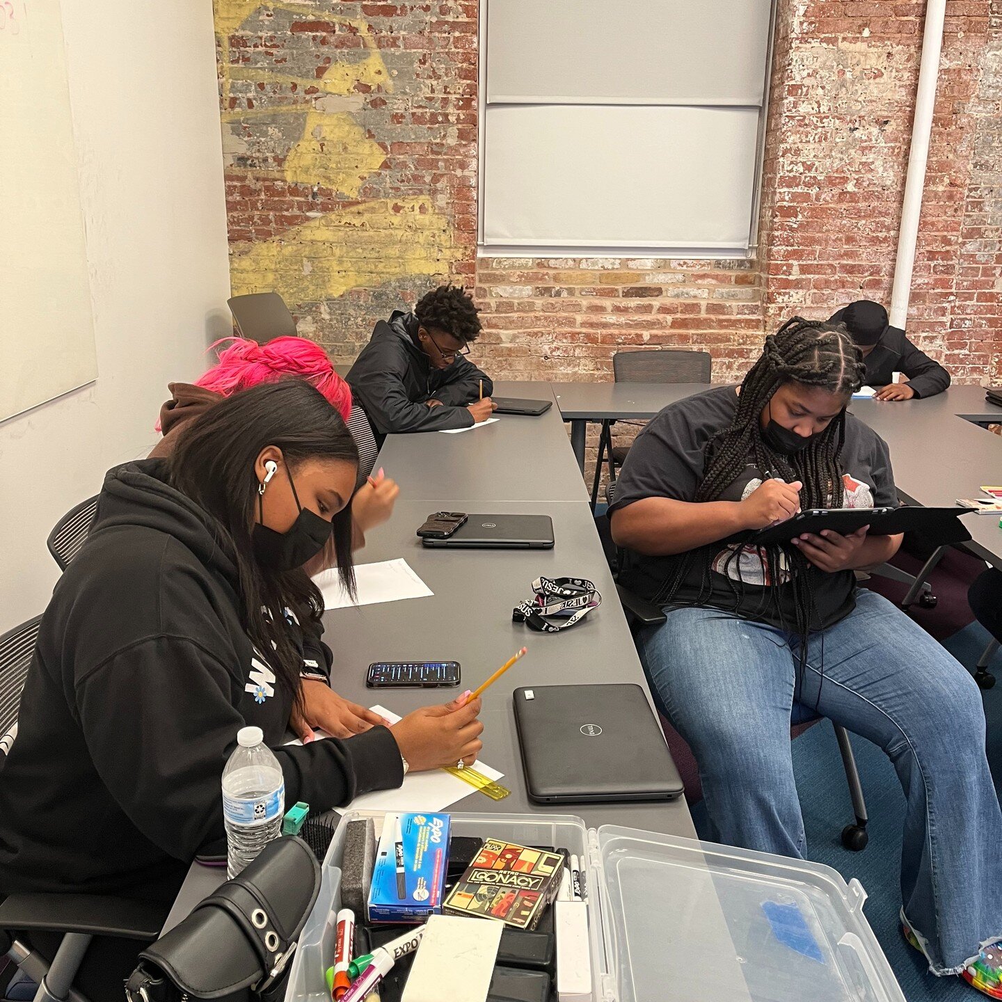 BYA believes that a young person's creativity can help them throughout their career journey! In the SAP program this week, BYA apprentices learned that it's important to draw a path to their career dreams. 💯