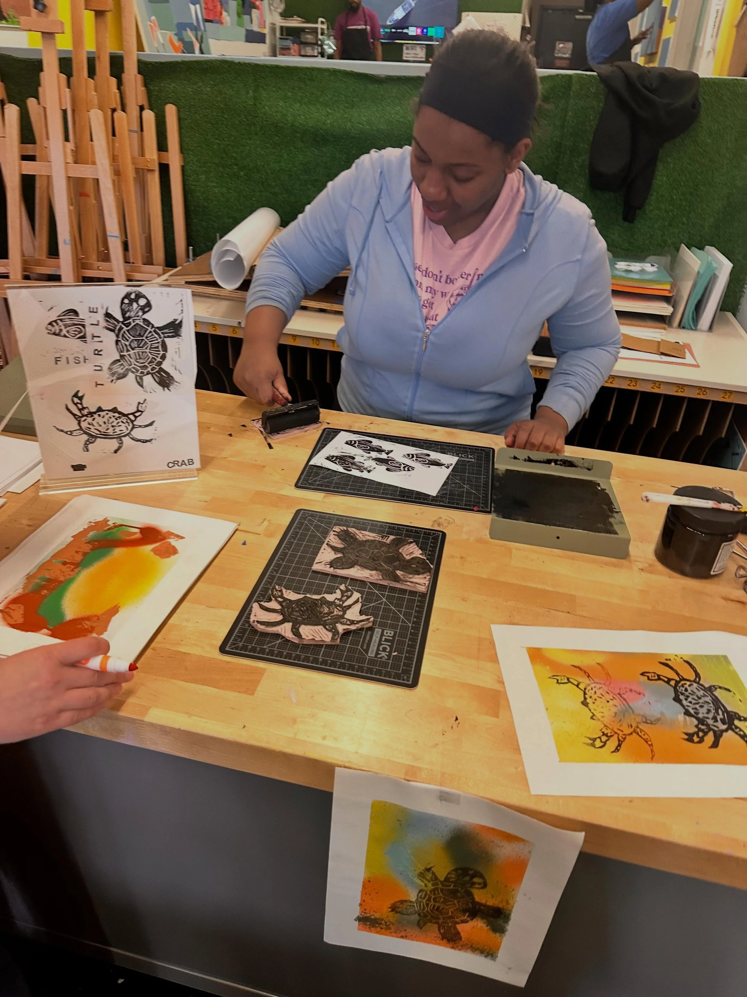 Friday&rsquo;s Station North Art Walk was a moment 💛 A chance to share our growing partnership with the @national_aquarium and engage the community through an interactive paint wall (thanks Brandon!) and live block printing &mdash; all part of the r