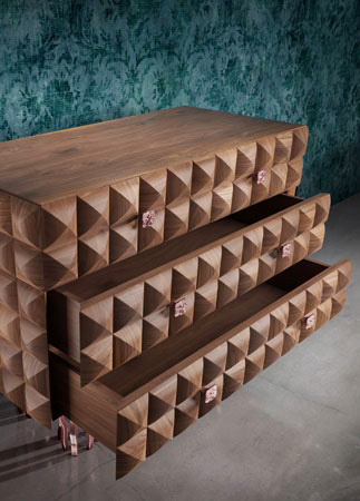 Il-Pezzo-10-Dresser-solid-walnut-rose-bronze-plated-brass-3.jpg