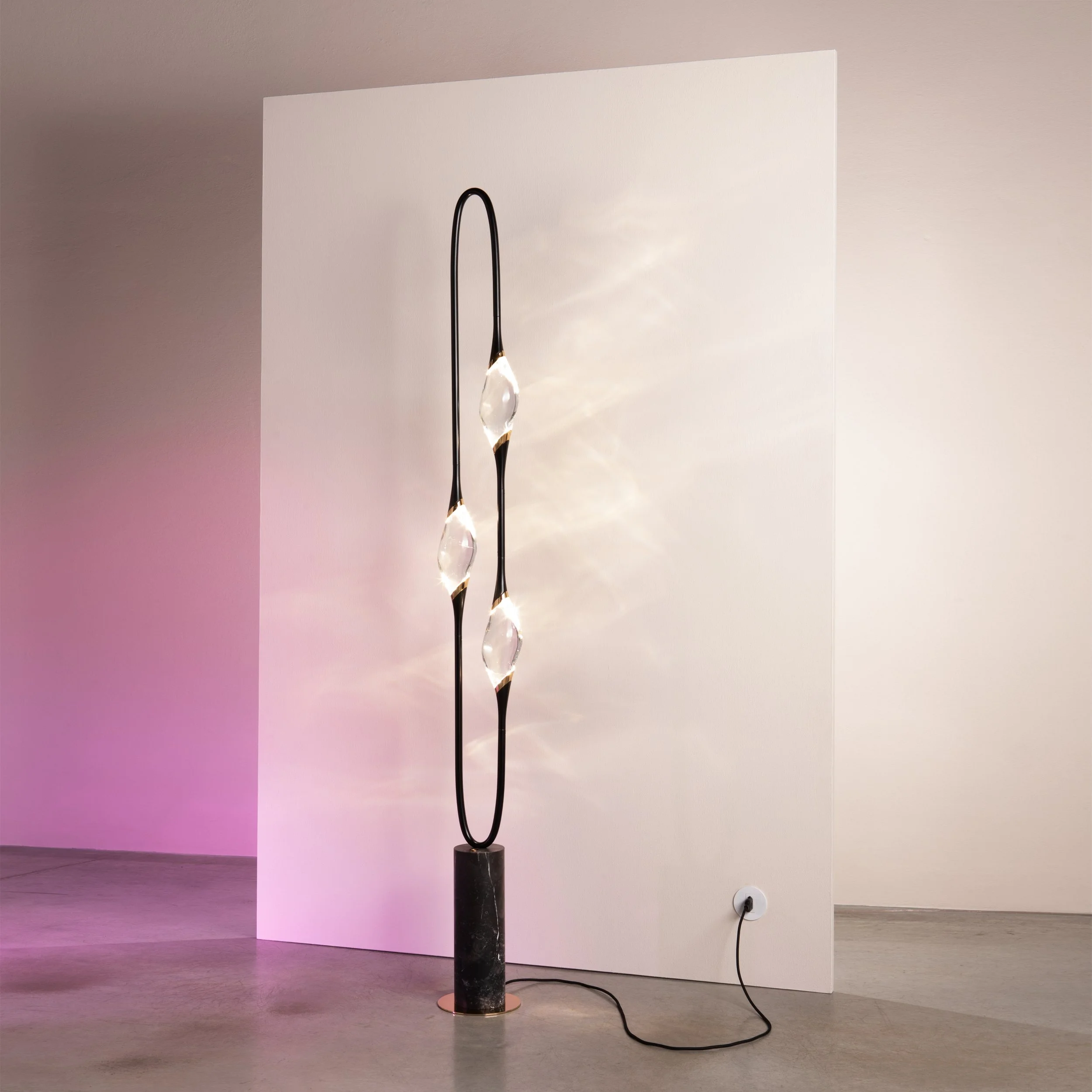 Il Pezzo 12 Floor Lamp_black-gold_rosa-2.jpg