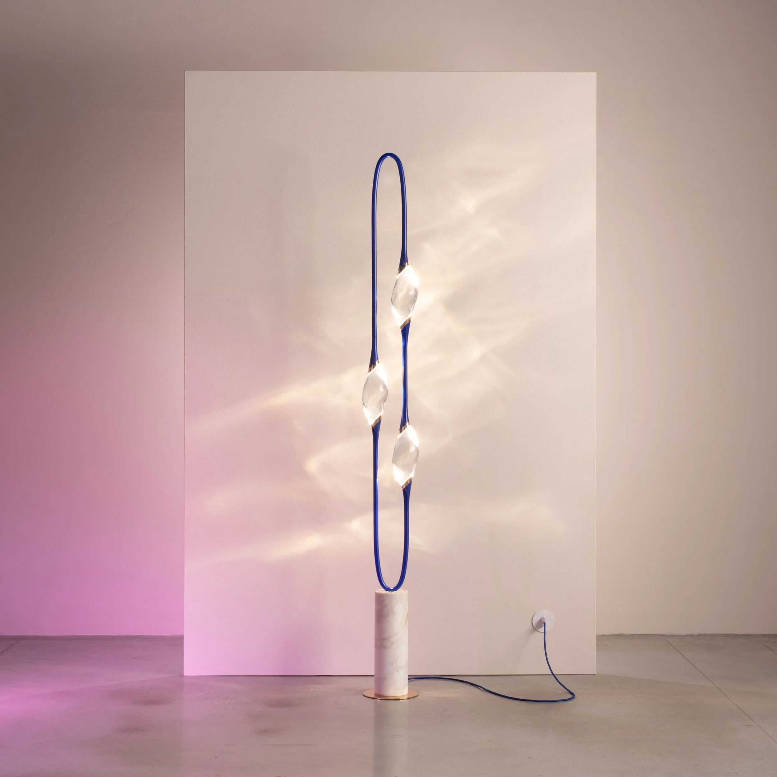 Il Pezzo 12 Floor Lamp_blue-gold_rosa-1-1.jpg