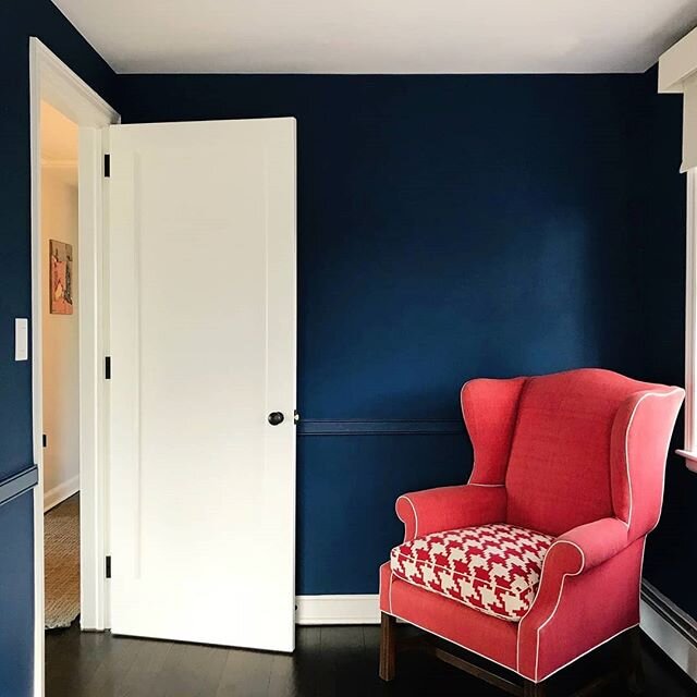 Small room, bold color. #interiordesign #architecture #wingchair #furniture #color #houndstooth
