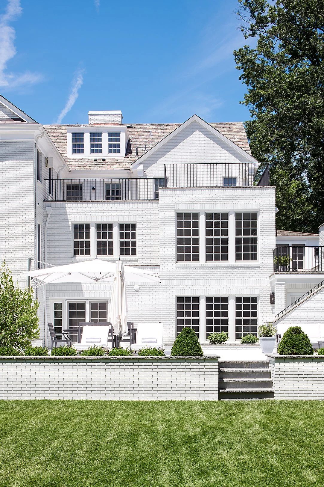 hoodridge_lores_exterior_02.jpg