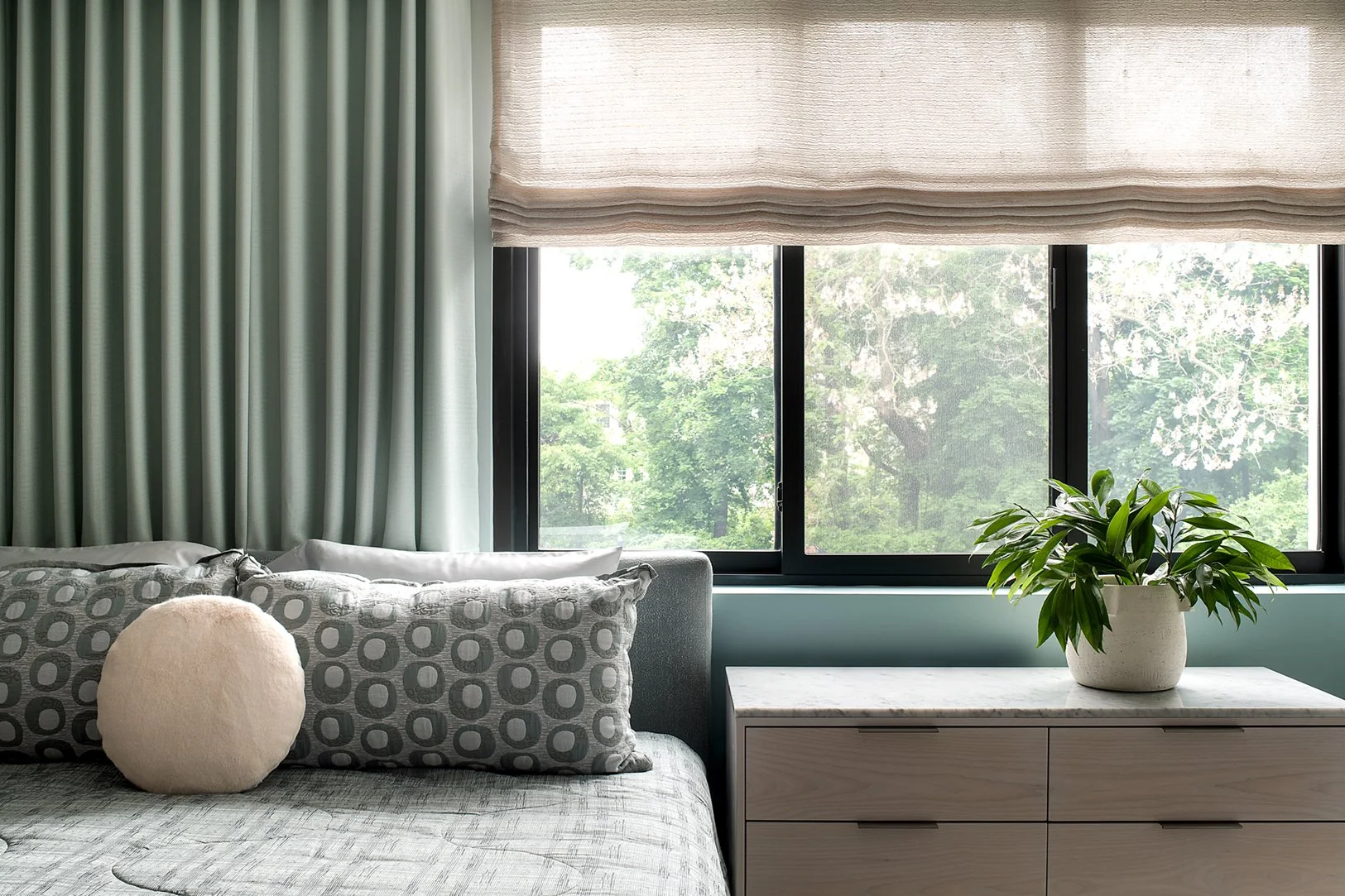 briar_lores_bed_02.jpg