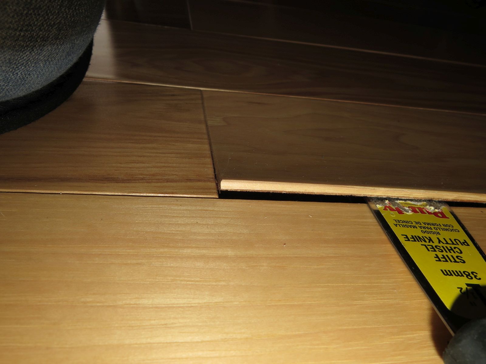 Veneer released from core material (delamination)
