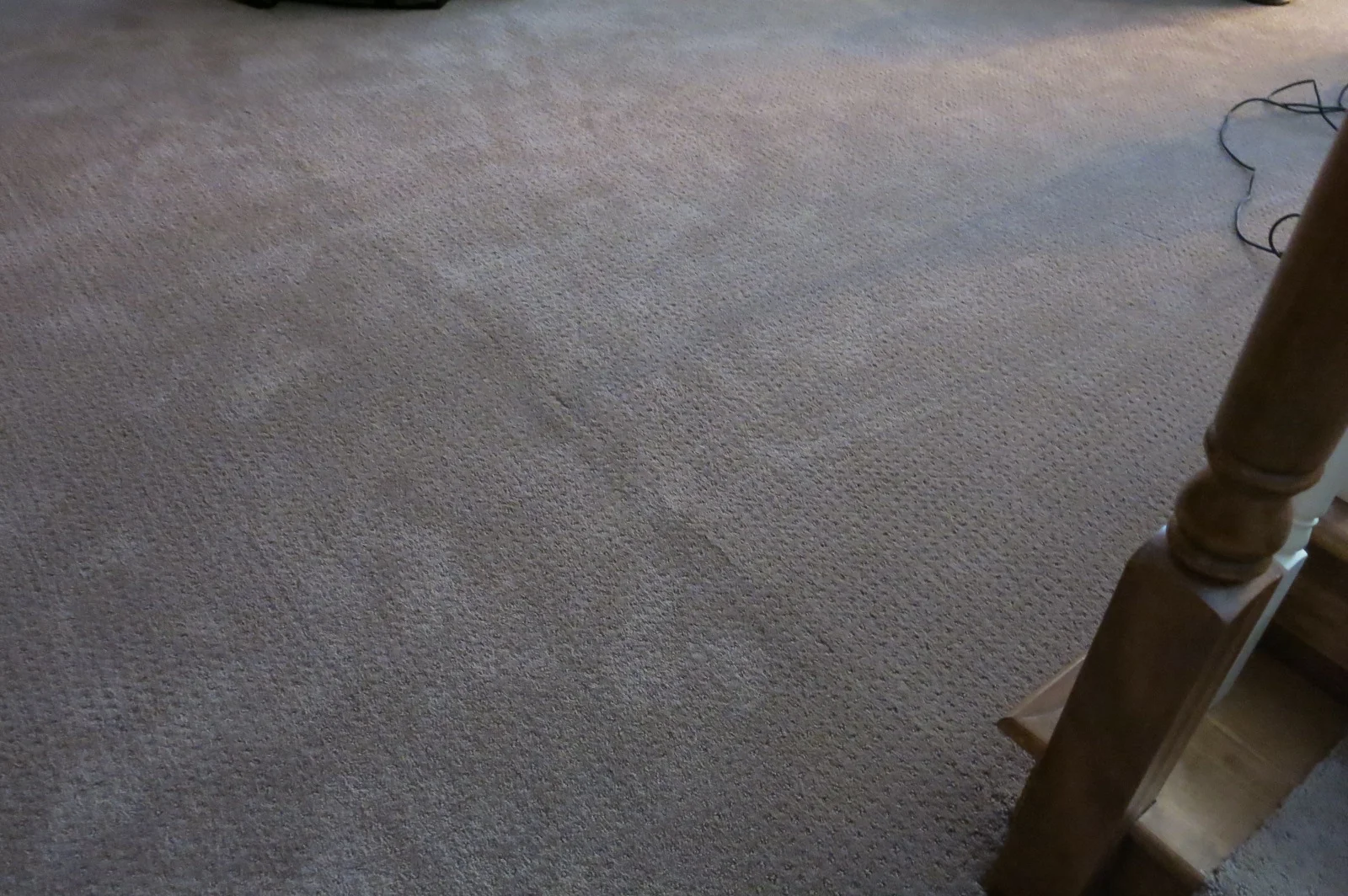  Peaked and visible carpet seam 