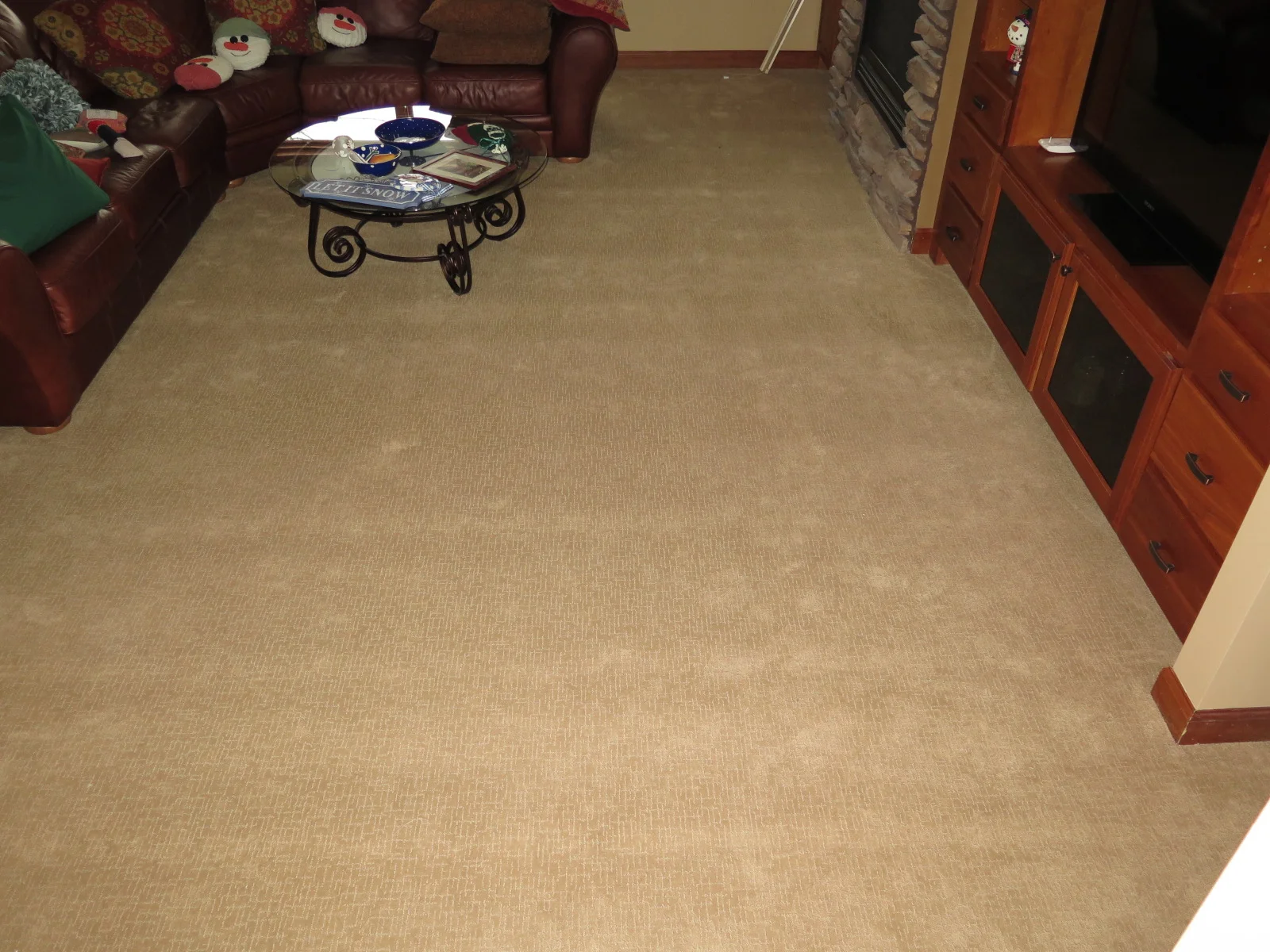  Light and dark bands across the carpet 
