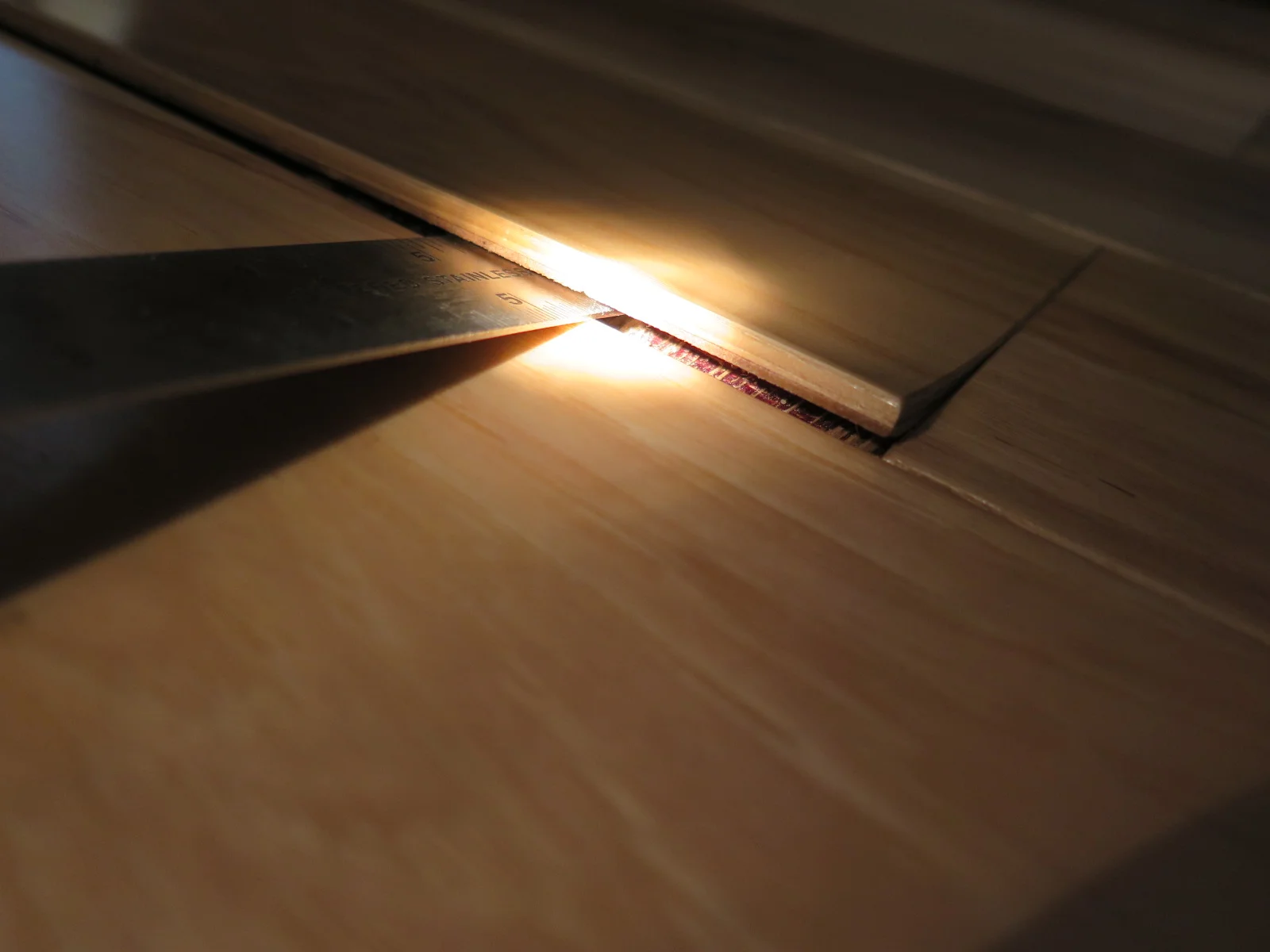  Veneer coming up (delamination) 