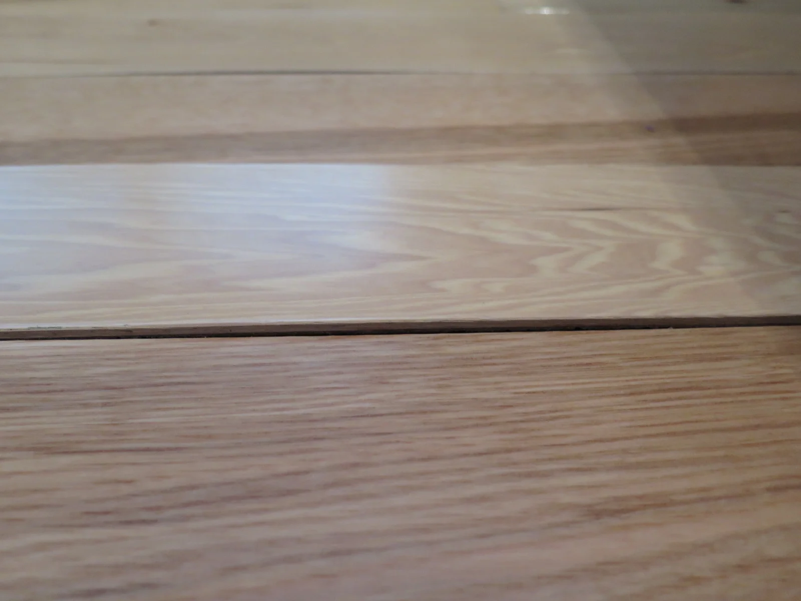  Veneer coming up (delamination) 