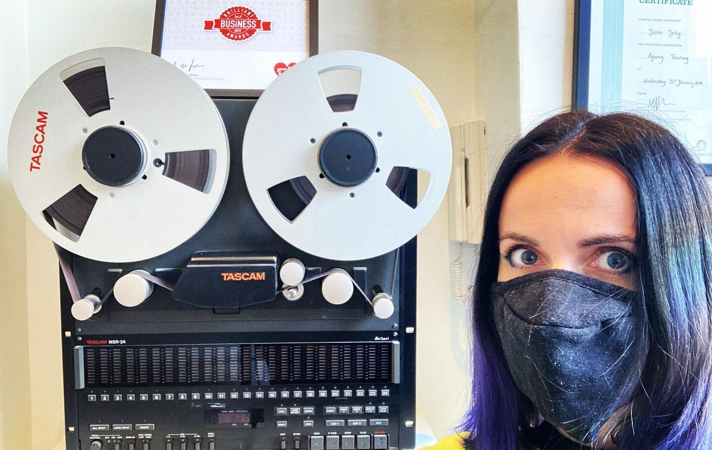 🎧 For Real with Reel to Reel 🎧 #oldschool #recording #voiceoverartist #retro @thevoiceovergallery #londonstudio #reeltoreel @tascam_official #taperecorder