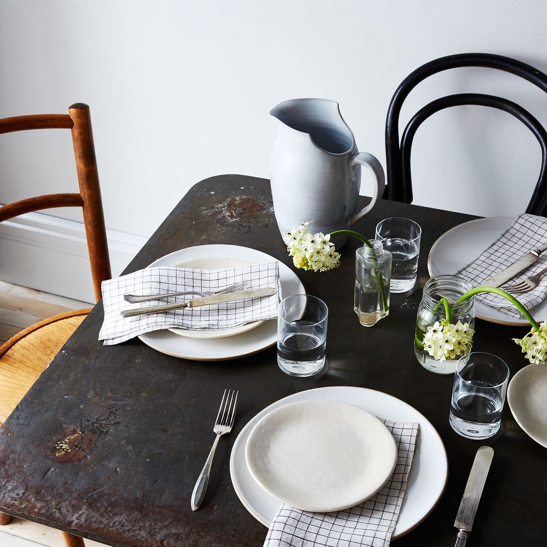 aad0994d-36a7-4402-8d08-e12cd7e378b0--2016-0801_the-everyday-co_windowpane-check-linen-napkins_set-of-4_mid_bobbi-lin_1109.jpg