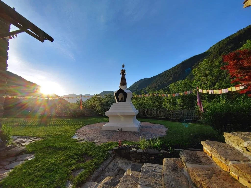 Padmasambhava in Stuttgart and a panorama of Buddha's teachings in Bordo