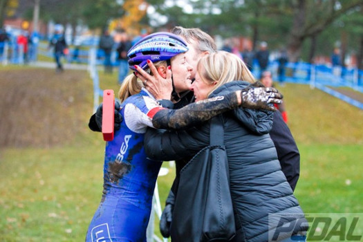 Stole that pic from Pedal magazine. I think Pasquale Stalteri took it. Thank you Uncle Dan and tante Suzanne. xx
