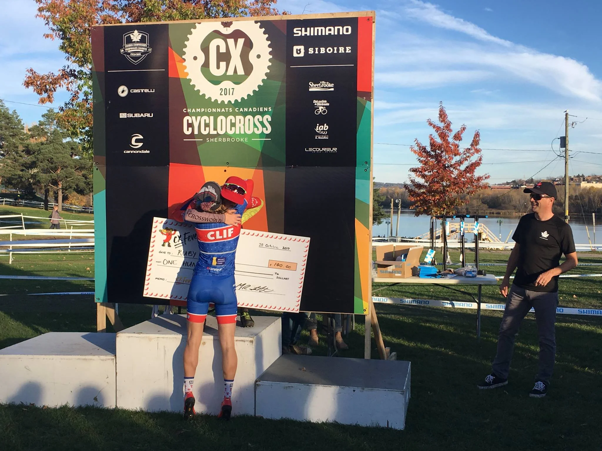 It was very special to see Ruby win the U23 title!! I also got to give 100$ cheques to the SPICIEST RIDERS in the Junior and U23 categories for the fastest lap!