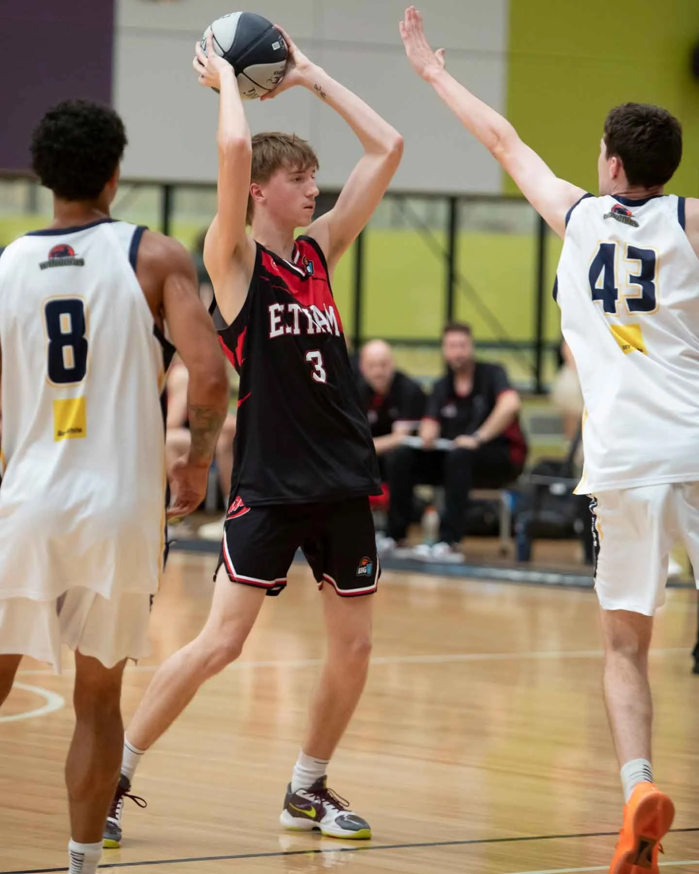 R2 VYCM PakenhamVEltham  MS4_1044_01.jpg