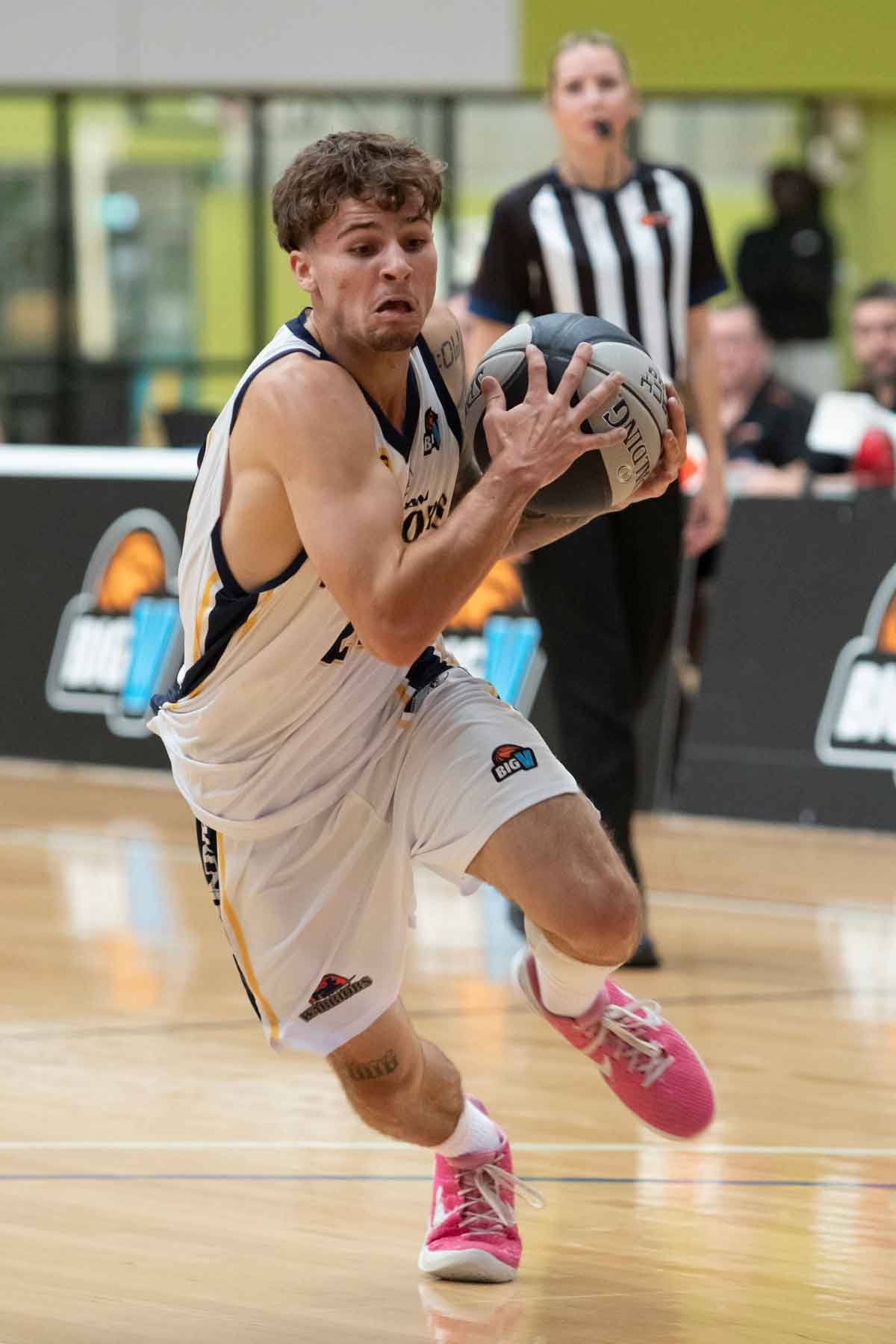 R2 VYCM PakenhamVEltham  MS4_0559_01.jpg