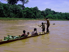 Tsimane people out fishing for some protein. They are apparently all about those lean gains. Flickr:Photo RNW.org