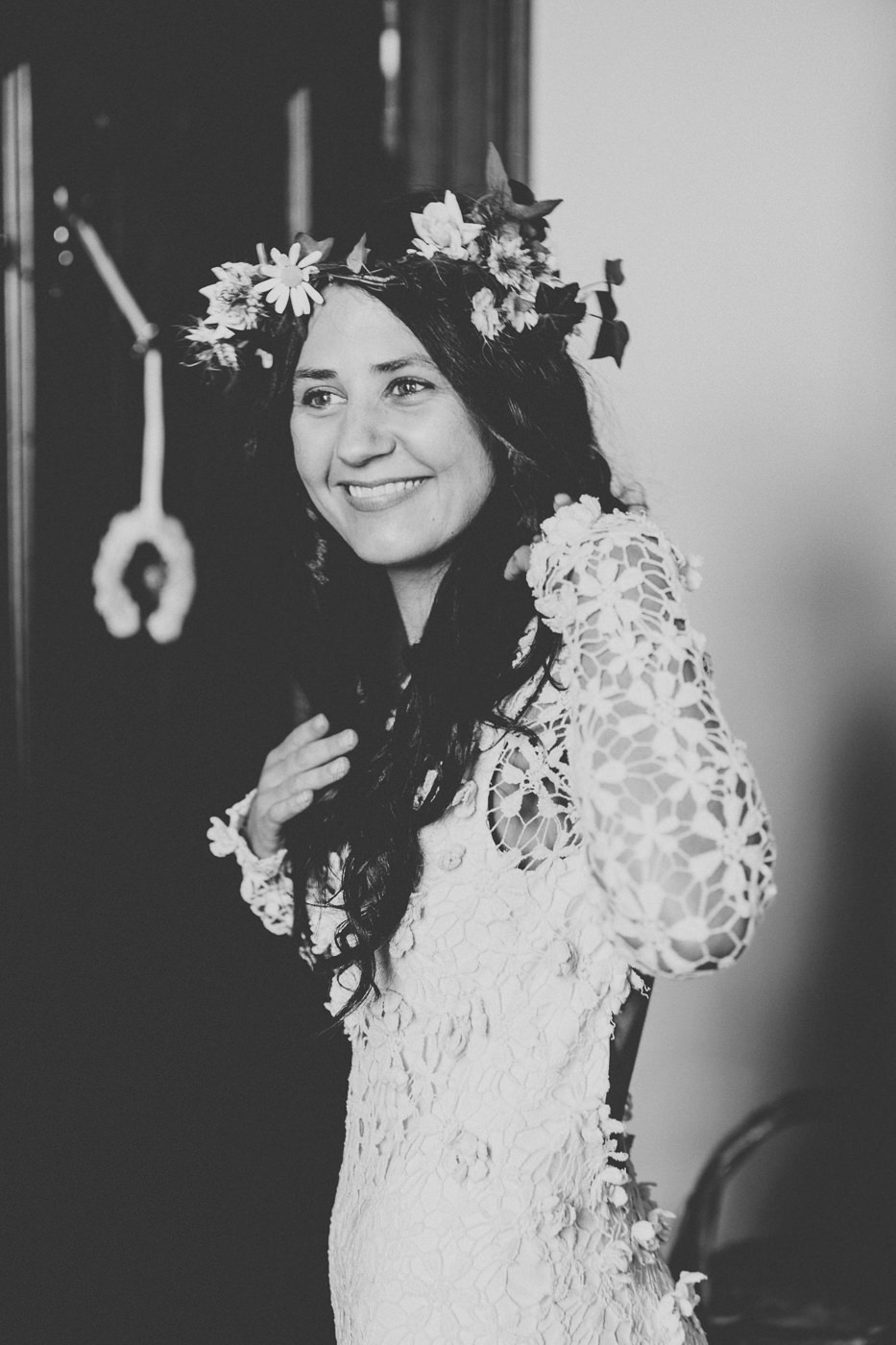  Bride with floral crown&nbsp; 