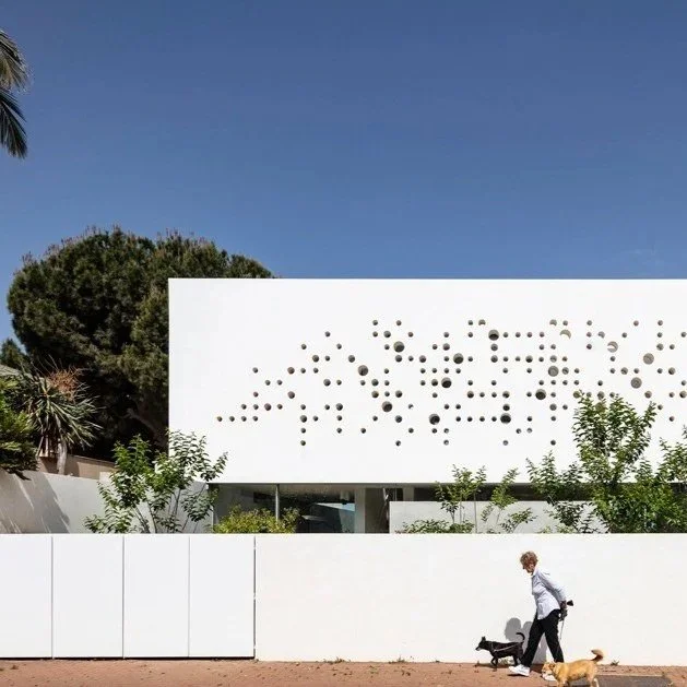 Designboom: Round Edge House. Anderman Architects’ perforated concrete residence in Israel creates a changing dialogue between privacy, daylight and the landscape.