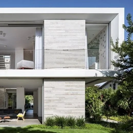 Archilovers: Flow. An Anderman Architects residence organised around movement, spatial continuity and fluid transitions between the interior and the garden.