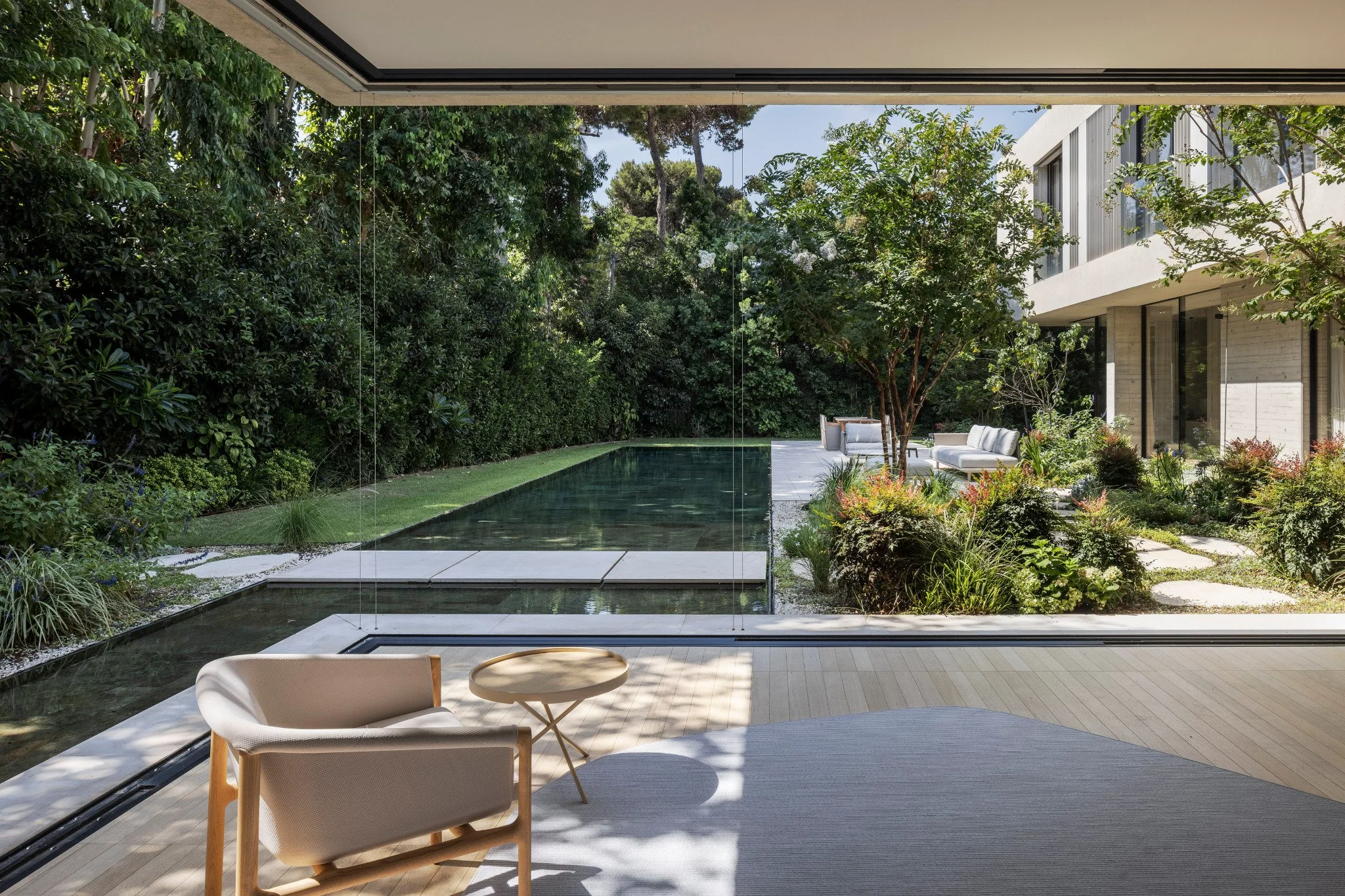 house-in-a-garden-anderman-architects-living-room-to-pool-0035.jpg