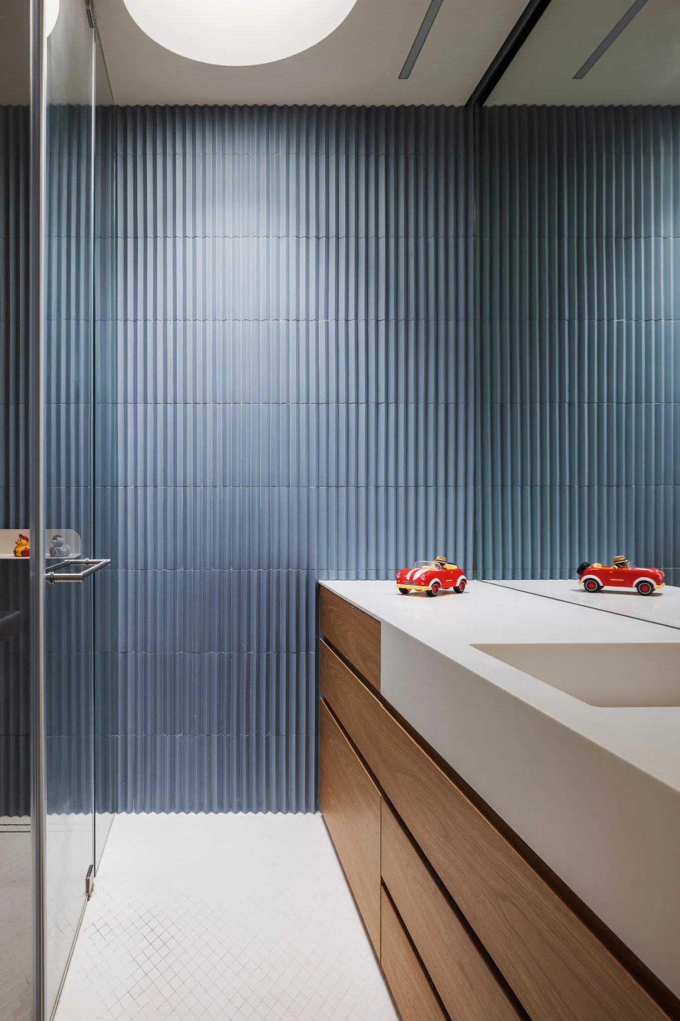 house-in-a-garden-anderman-architects-blue-bathroom-0062.jpg