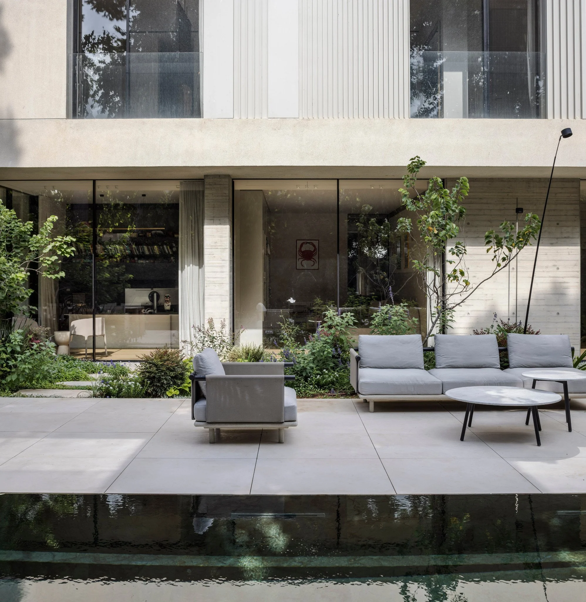 house-in-a-garden-anderman-architects-terrace-water-edge-0022.jpg