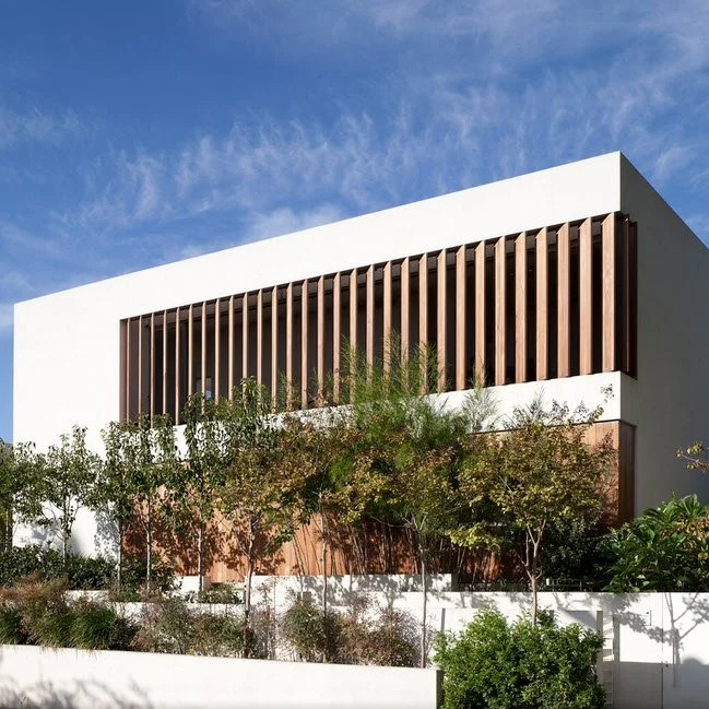 Archello: Brise-Soleil House. An Anderman Architects residence defined by a rhythmic shading façade that filters sunlight and gives the house a strong identity.