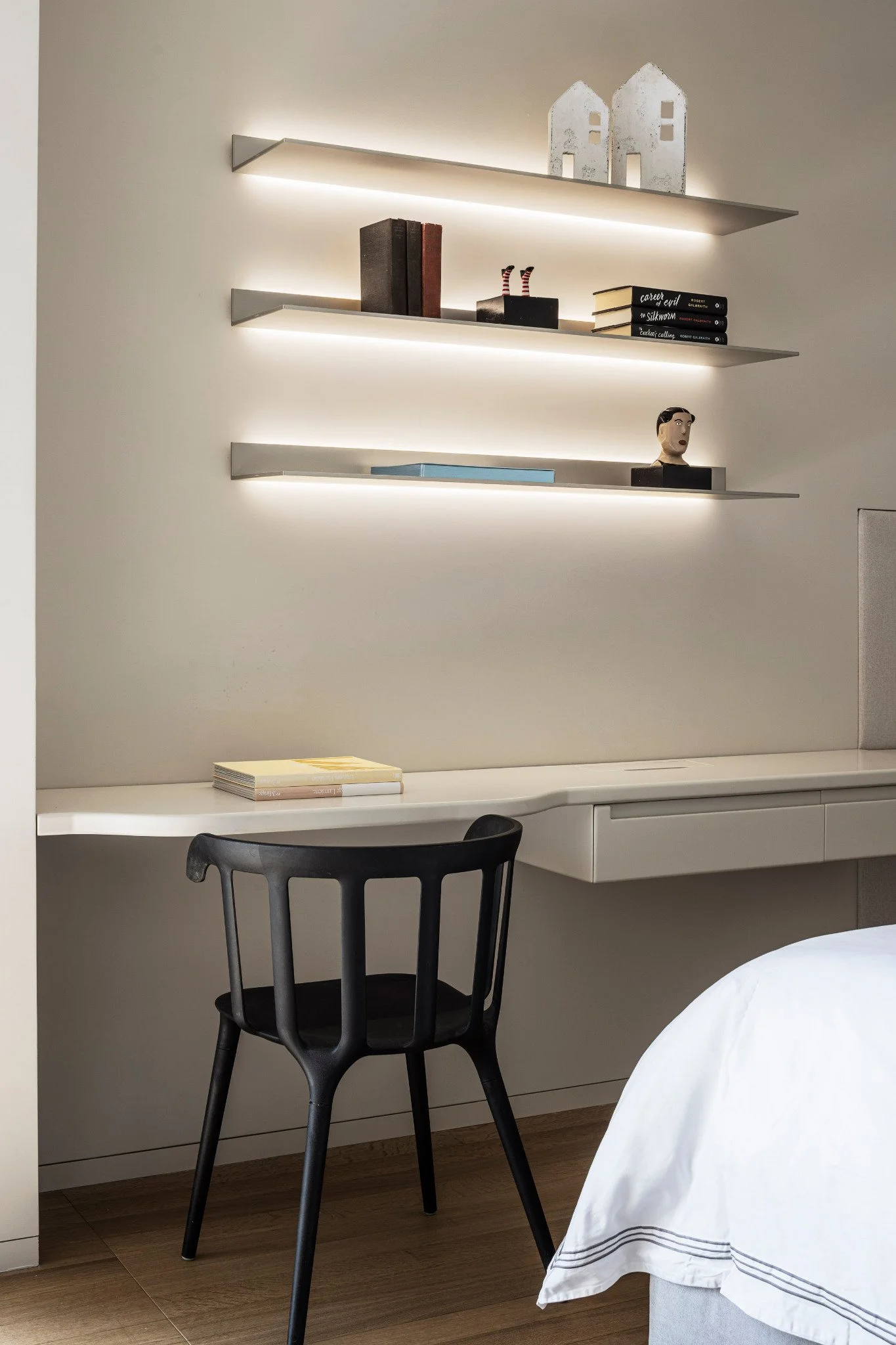 house-in-a-garden-anderman-architects-built-in-desk-0065.jpg